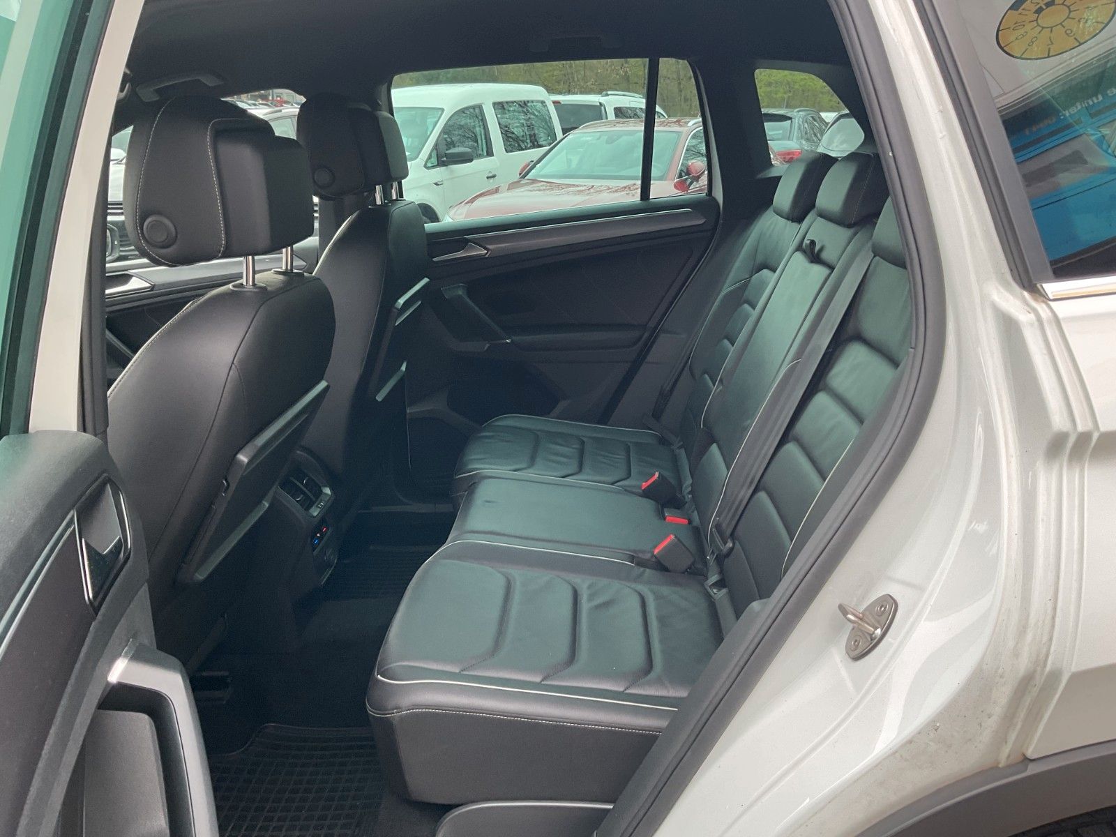 Volkswagen Tiguan 2.0 TDI R-Line LED Kamera Leder ACC PDC foto 10