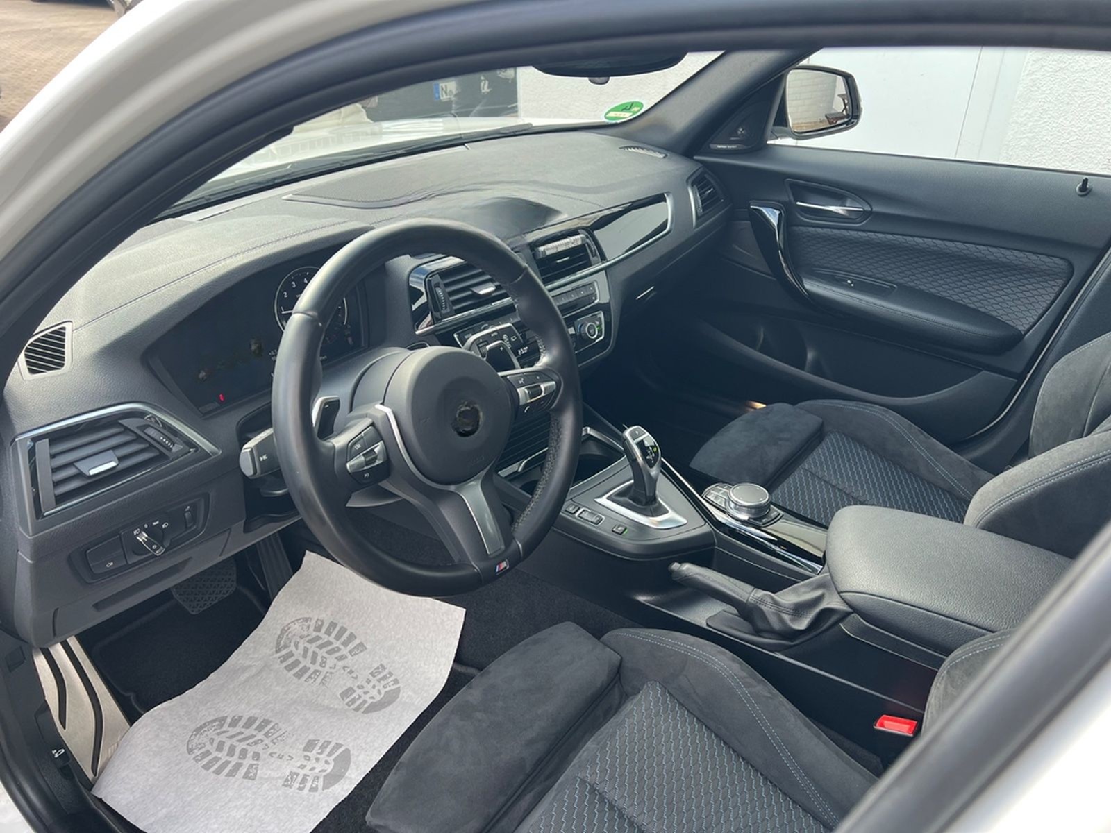 BMW M140i Special Edition - Navi Prof, Pano, 2. Hand foto 6