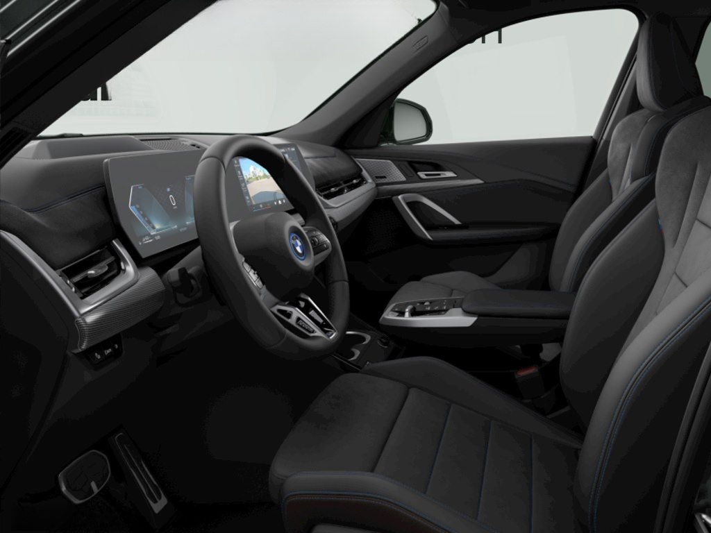 BMW X1 xDrive30e M SPORT+LC PROF+PANO+HUD+AHK+LM20+E foto 4