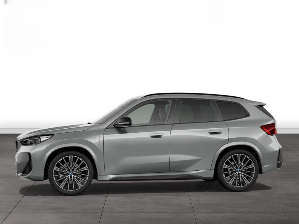 BMW X1 xDrive30e M SPORT+LC PROF+PANO+HUD+AHK+LM20+E foto 6