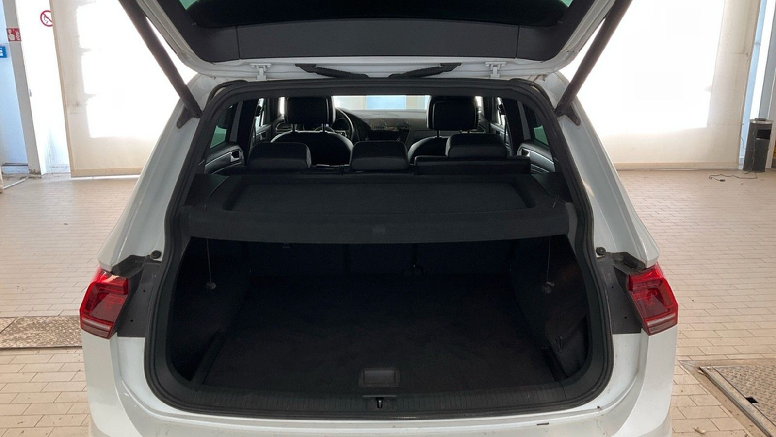 Volkswagen Tiguan 2.0TSI 4Motion Highline R-LINE *PANO|AHK* foto 16