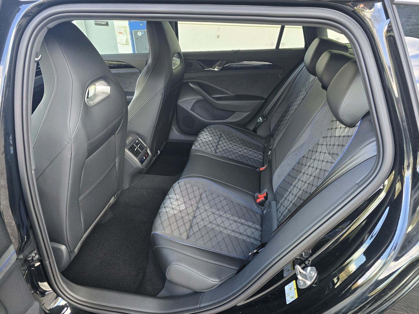 Volkswagen Passat Variant R 4 Motion*MATRIX-LED*NAVI*KAMERA foto 12