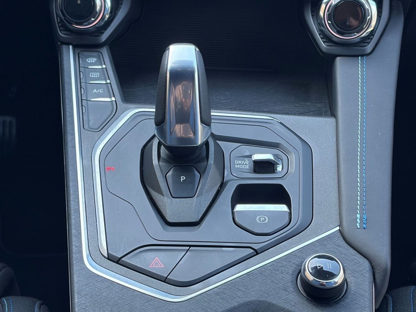 Lynk&Co 01 1.5 TD PHEV AHK El. Panodach Navi Digitales C foto 11