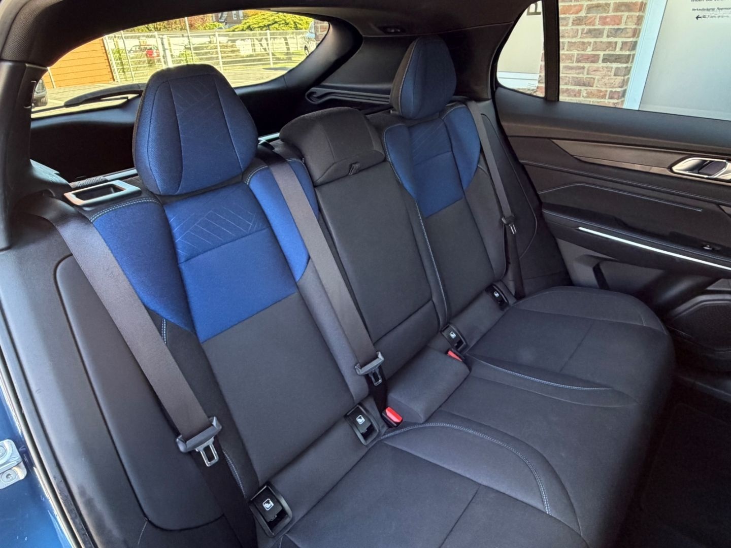 Lynk&Co 01 1.5 TD PHEV AHK El. Panodach Navi Digitales C foto 17