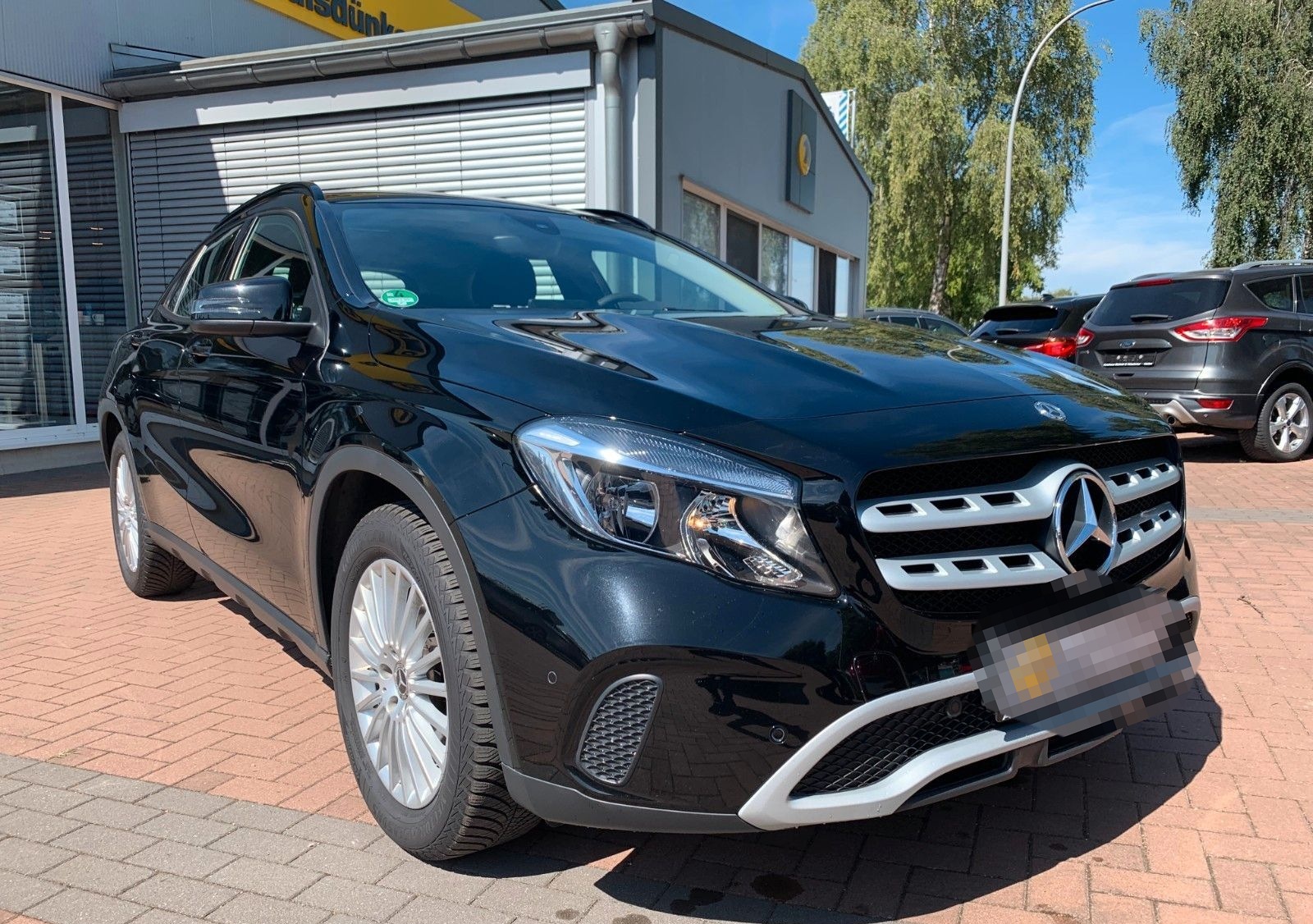 Mercedes-Benz GLA 180 NAV-RKF-LMF-SHZ-Keyless-Klima-Allwetter foto 2