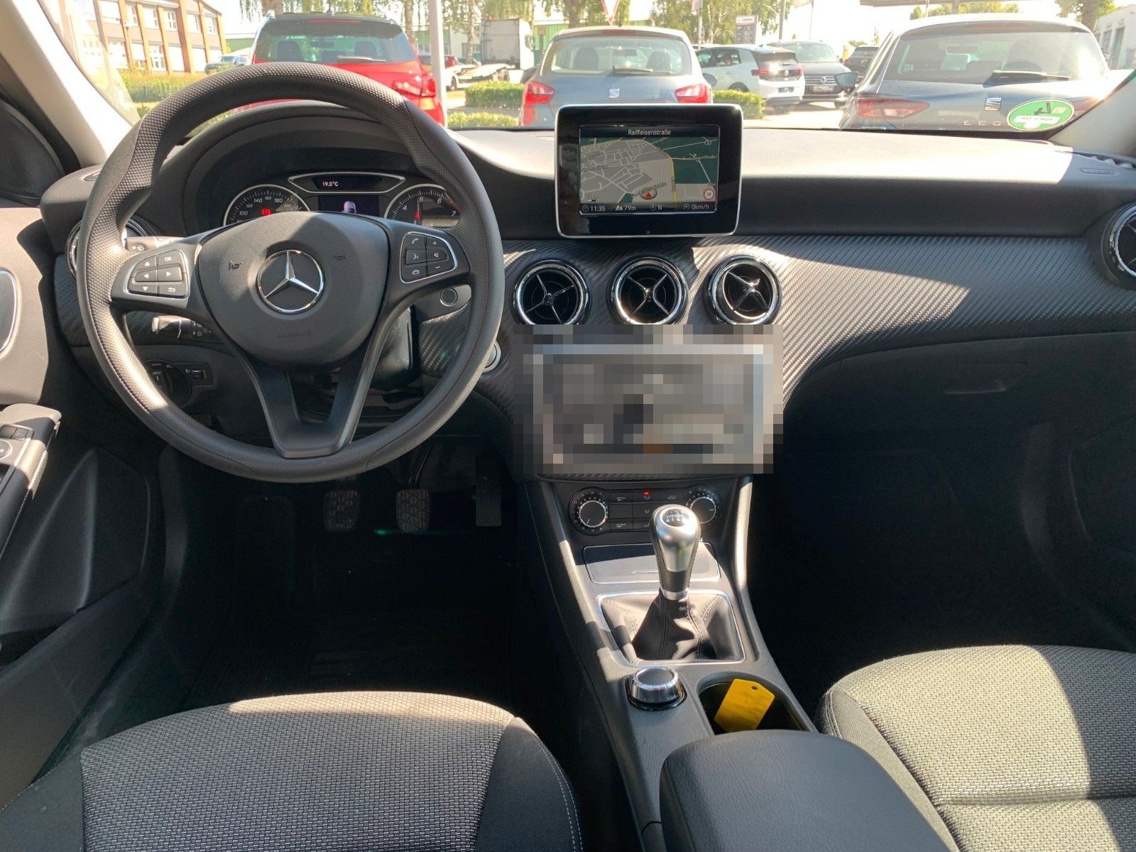 Mercedes-Benz GLA 180 NAV-RKF-LMF-SHZ-Keyless-Klima-Allwetter foto 12