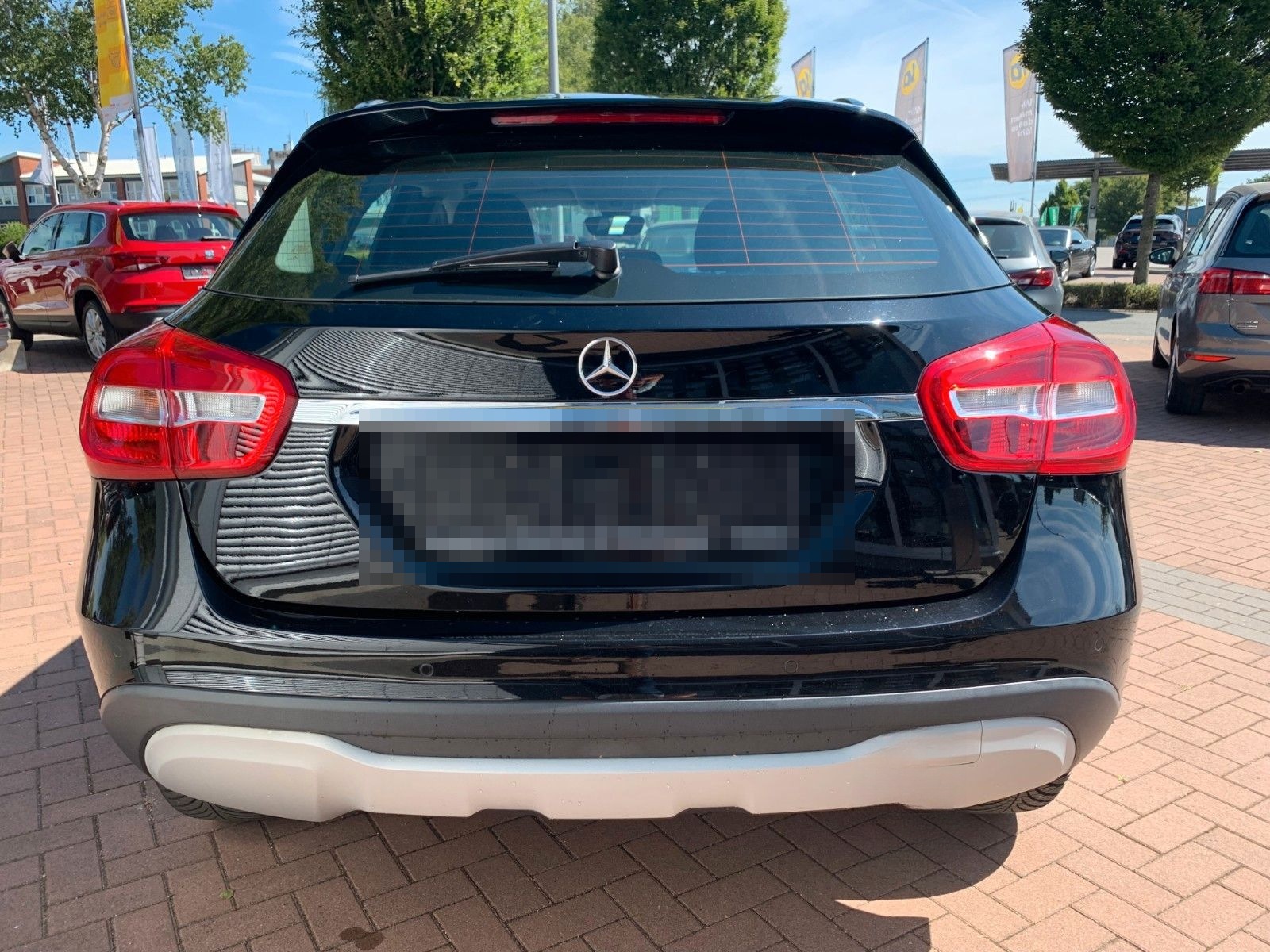 Mercedes-Benz GLA 180 NAV-RKF-LMF-SHZ-Keyless-Klima-Allwetter foto 14
