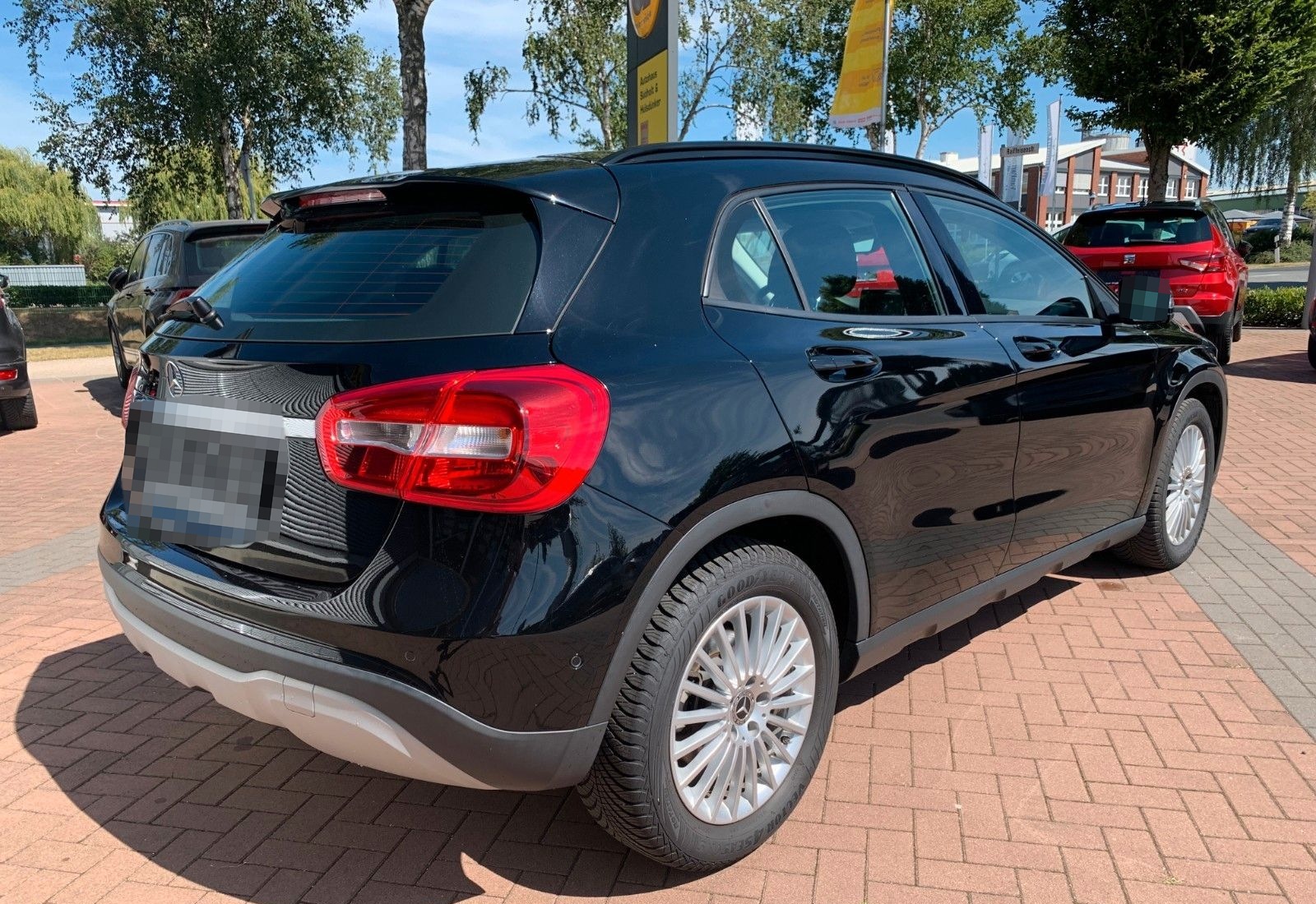 Mercedes-Benz GLA 180 NAV-RKF-LMF-SHZ-Keyless-Klima-Allwetter foto 16