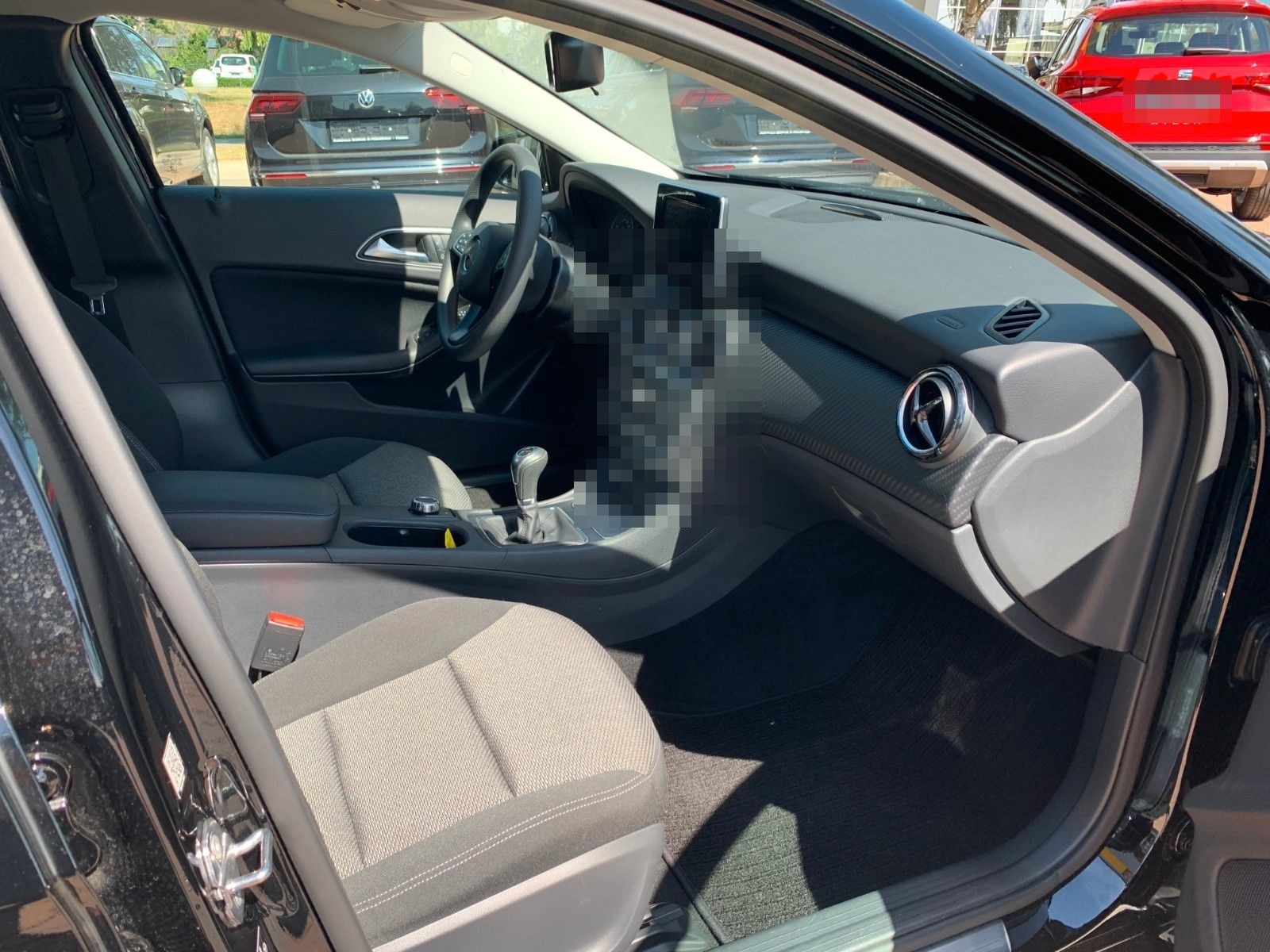 Mercedes-Benz GLA 180 NAV-RKF-LMF-SHZ-Keyless-Klima-Allwetter foto 18