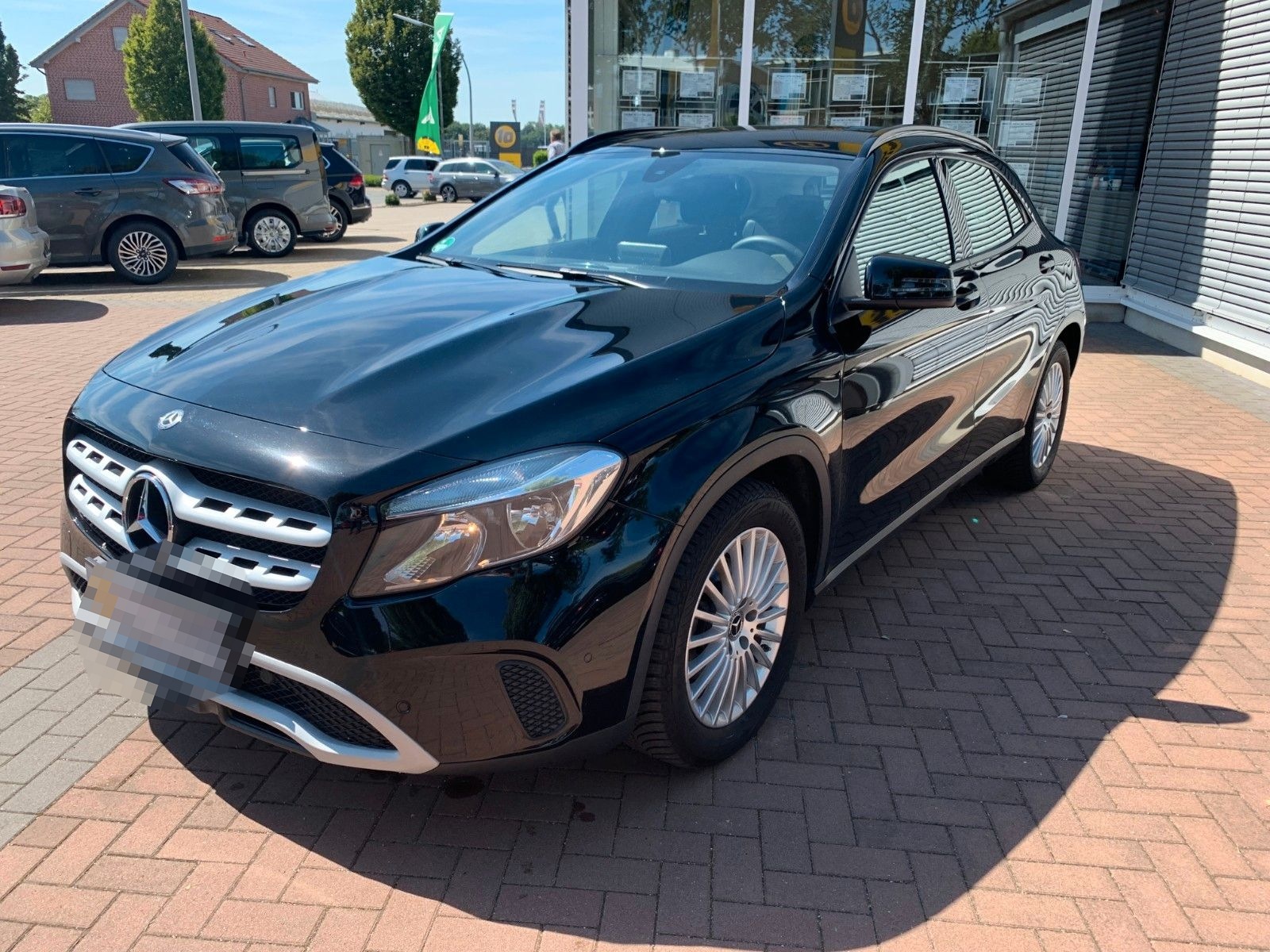 Mercedes-Benz GLA 180 NAV-RKF-LMF-SHZ-Keyless-Klima-Allwetter foto 4