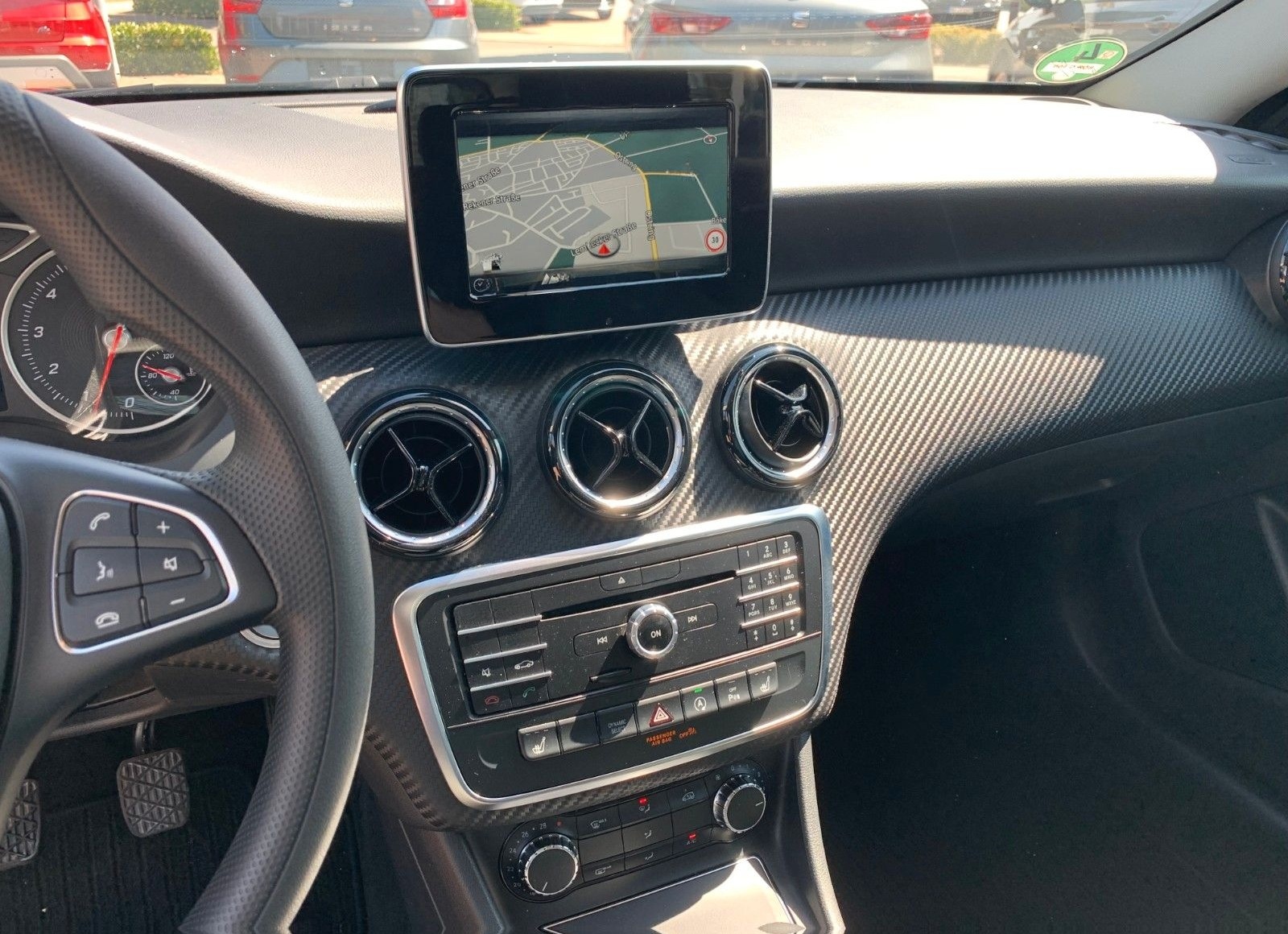 Mercedes-Benz GLA 180 NAV-RKF-LMF-SHZ-Keyless-Klima-Allwetter foto 9