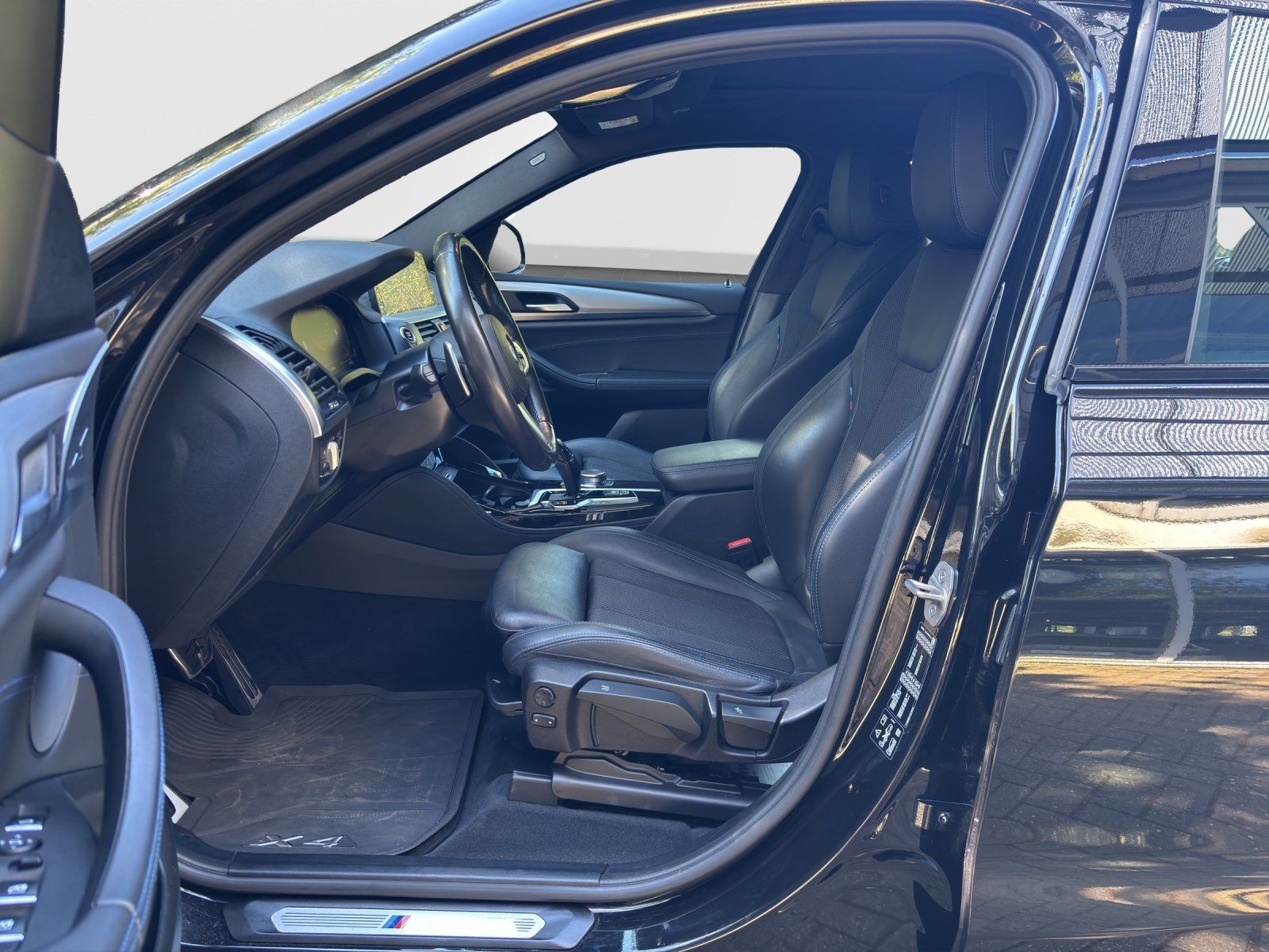 BMW X4 xDrive20i M Paket | HUD | LED | AHK | Panoram foto 10
