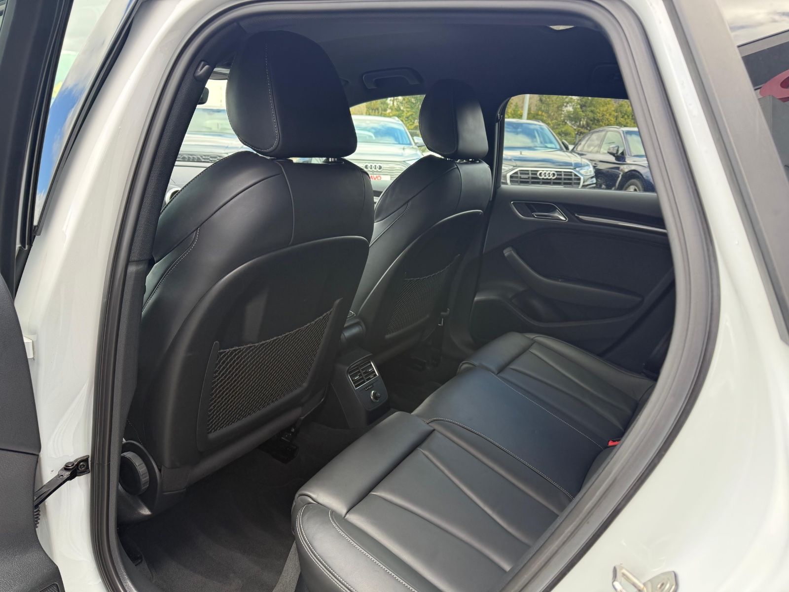 Audi RS3 Sportback 2.5 TFSI quattro foto 14