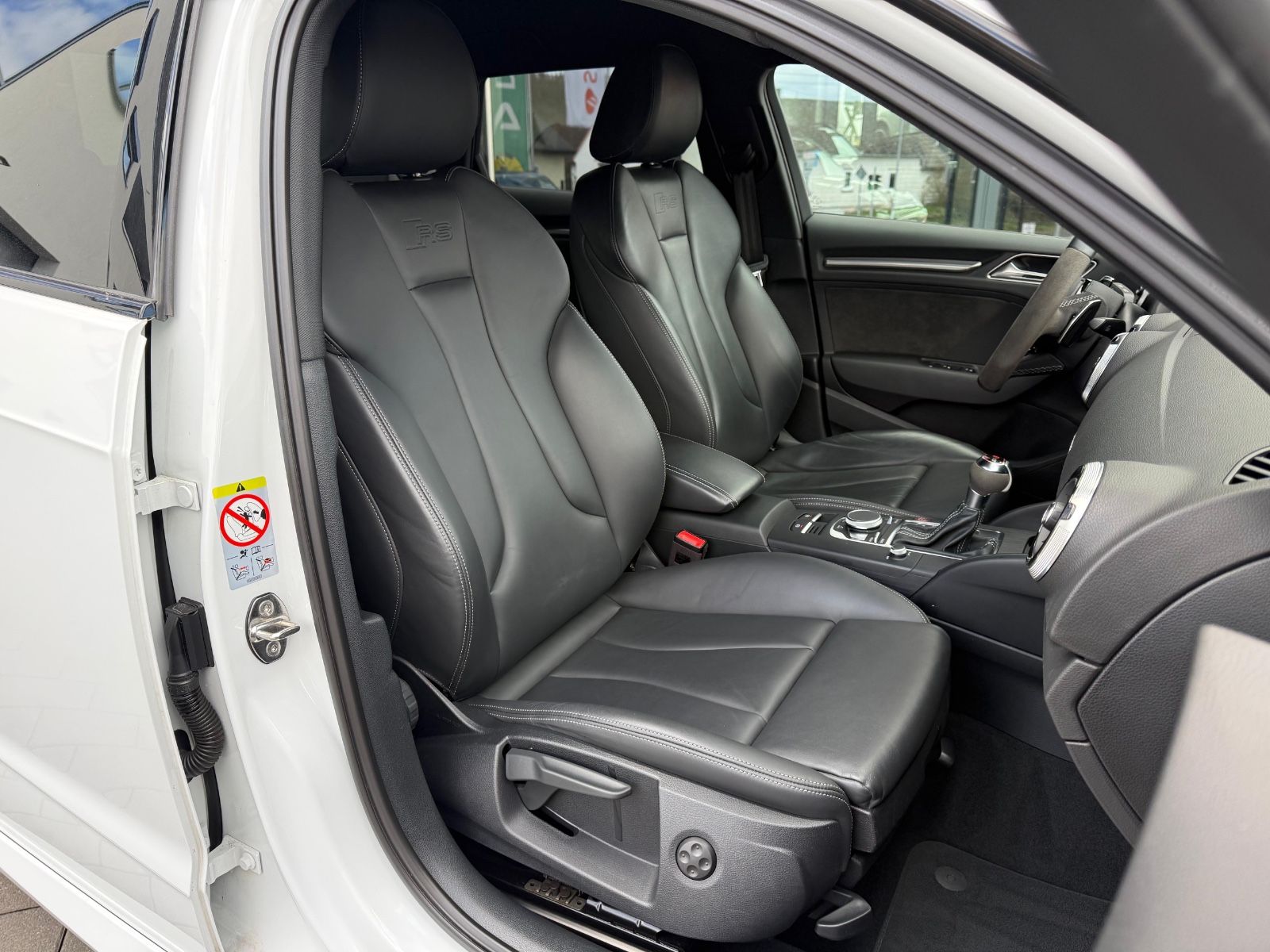 Audi RS3 Sportback 2.5 TFSI quattro foto 18