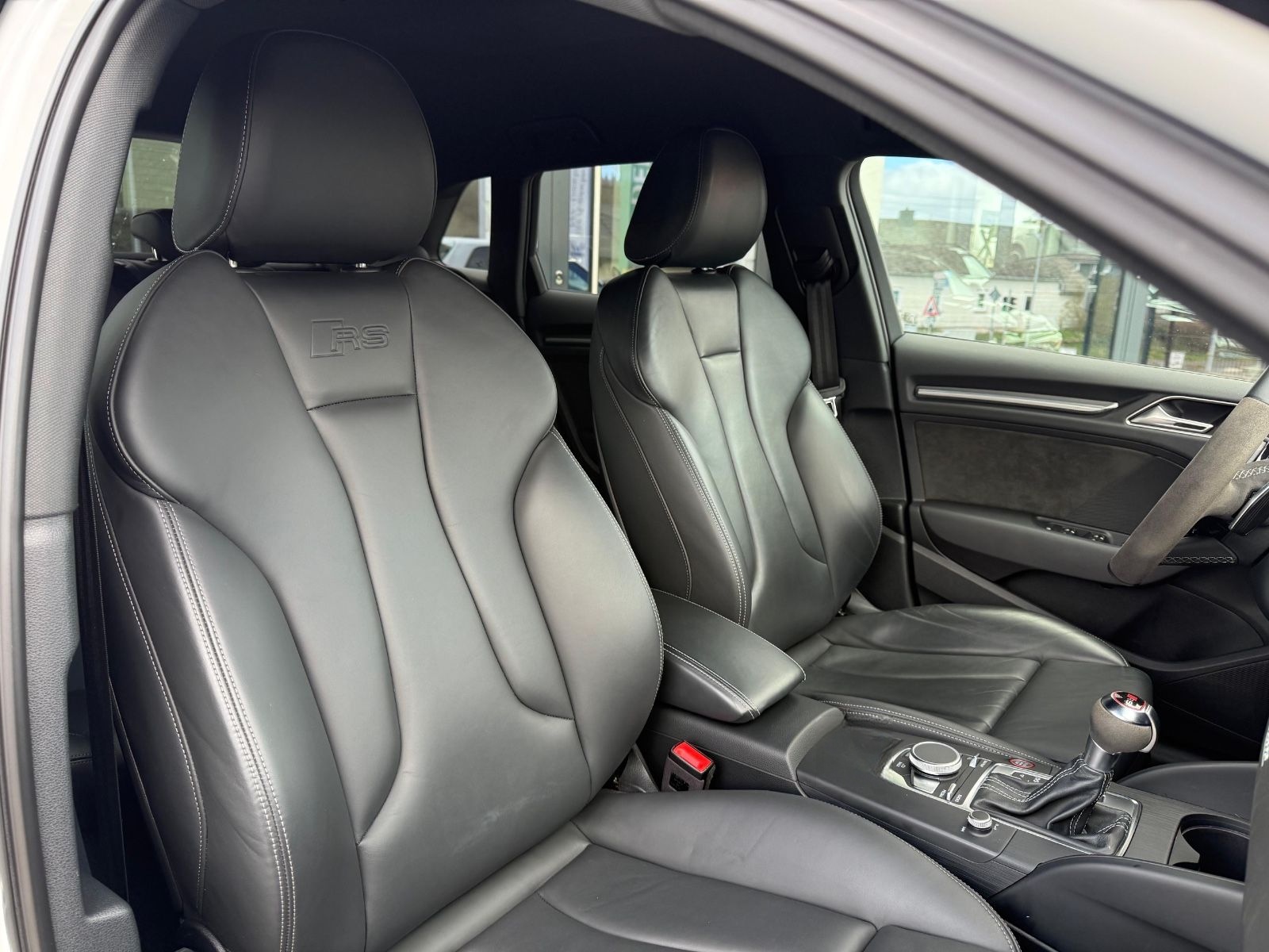 Audi RS3 Sportback 2.5 TFSI quattro foto 19