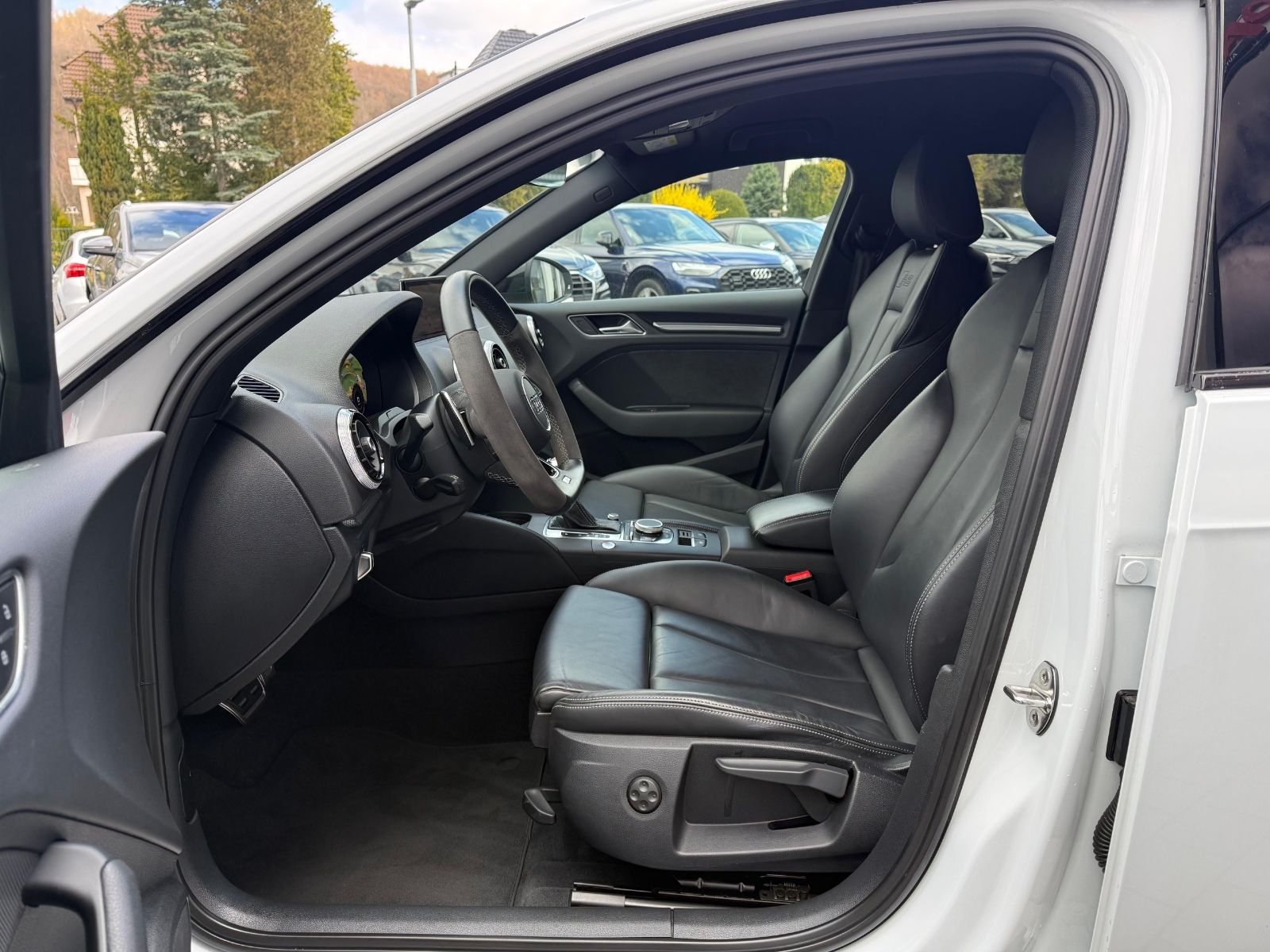 Audi RS3 Sportback 2.5 TFSI quattro foto 21