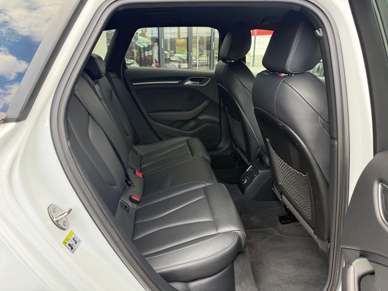 Audi RS3 Sportback 2.5 TFSI quattro foto 24