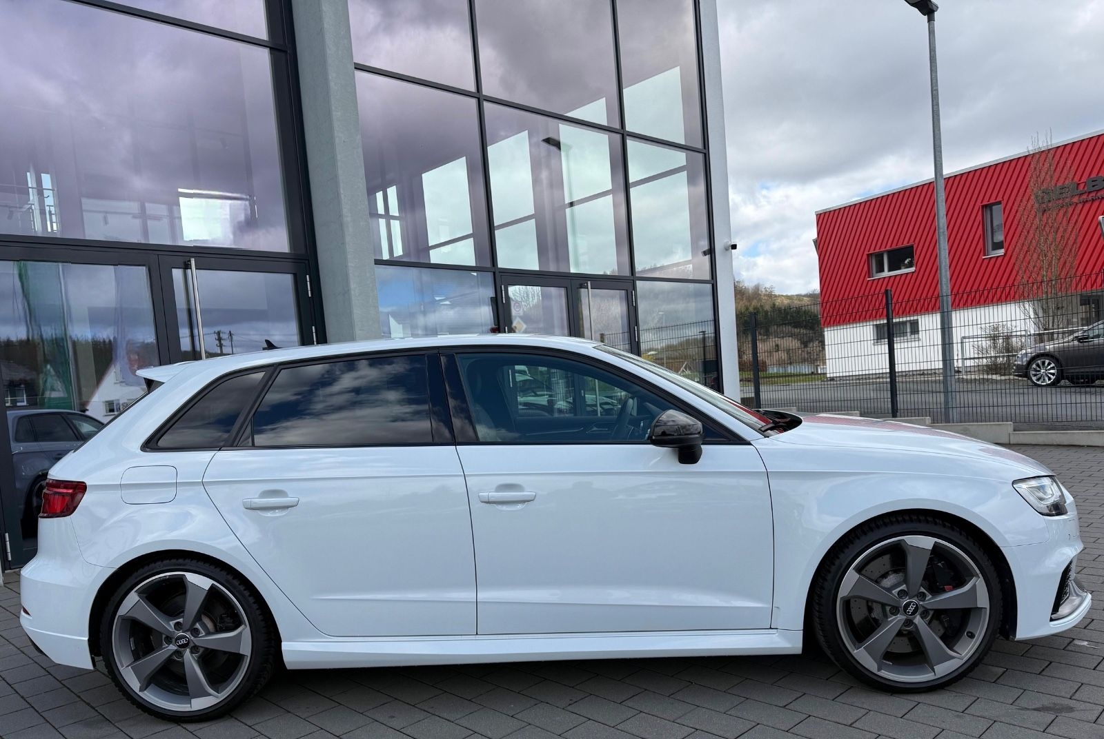 Audi RS3 Sportback 2.5 TFSI quattro foto 25