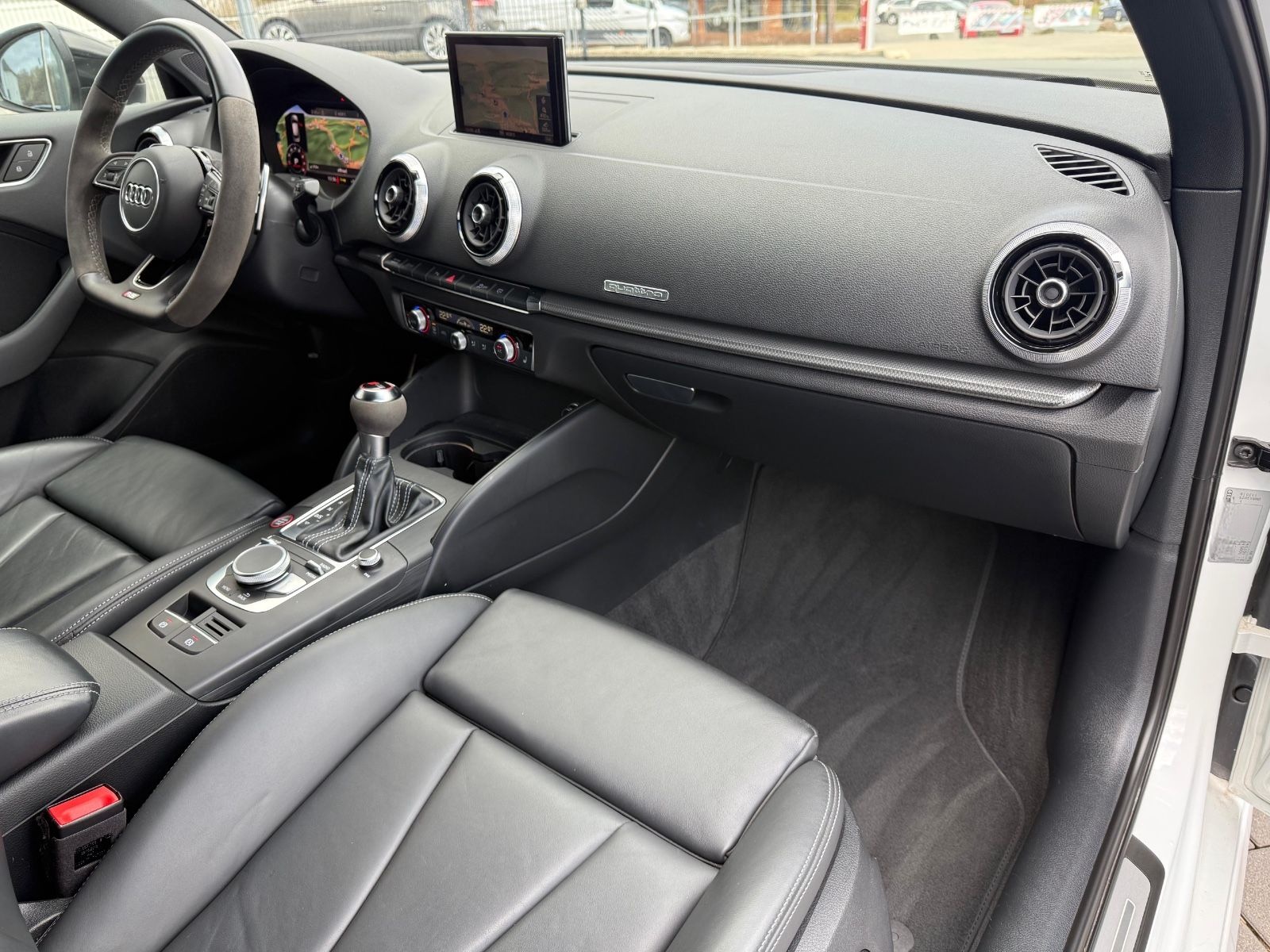 Audi RS3 Sportback 2.5 TFSI quattro foto 8