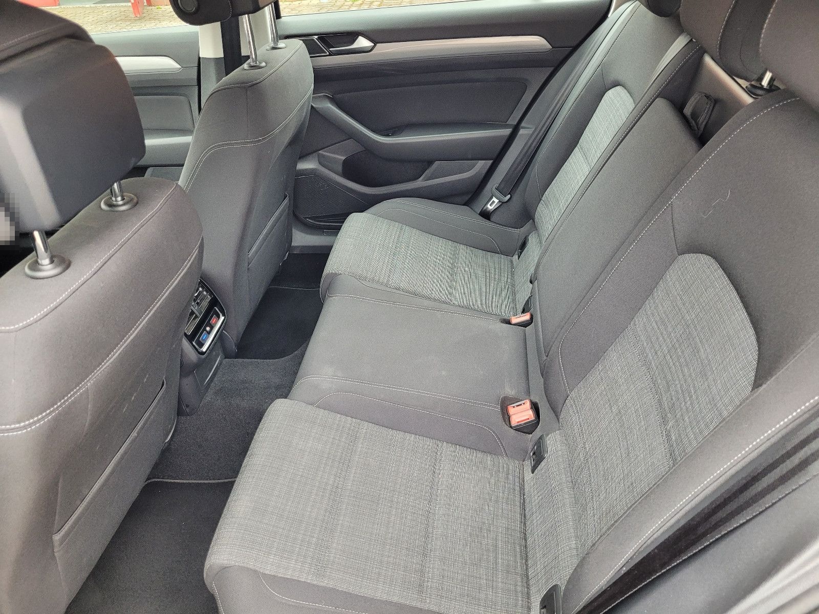 Volkswagen Passat Var.2.0 TDI Business LED+SH+RFK+ACC foto 22