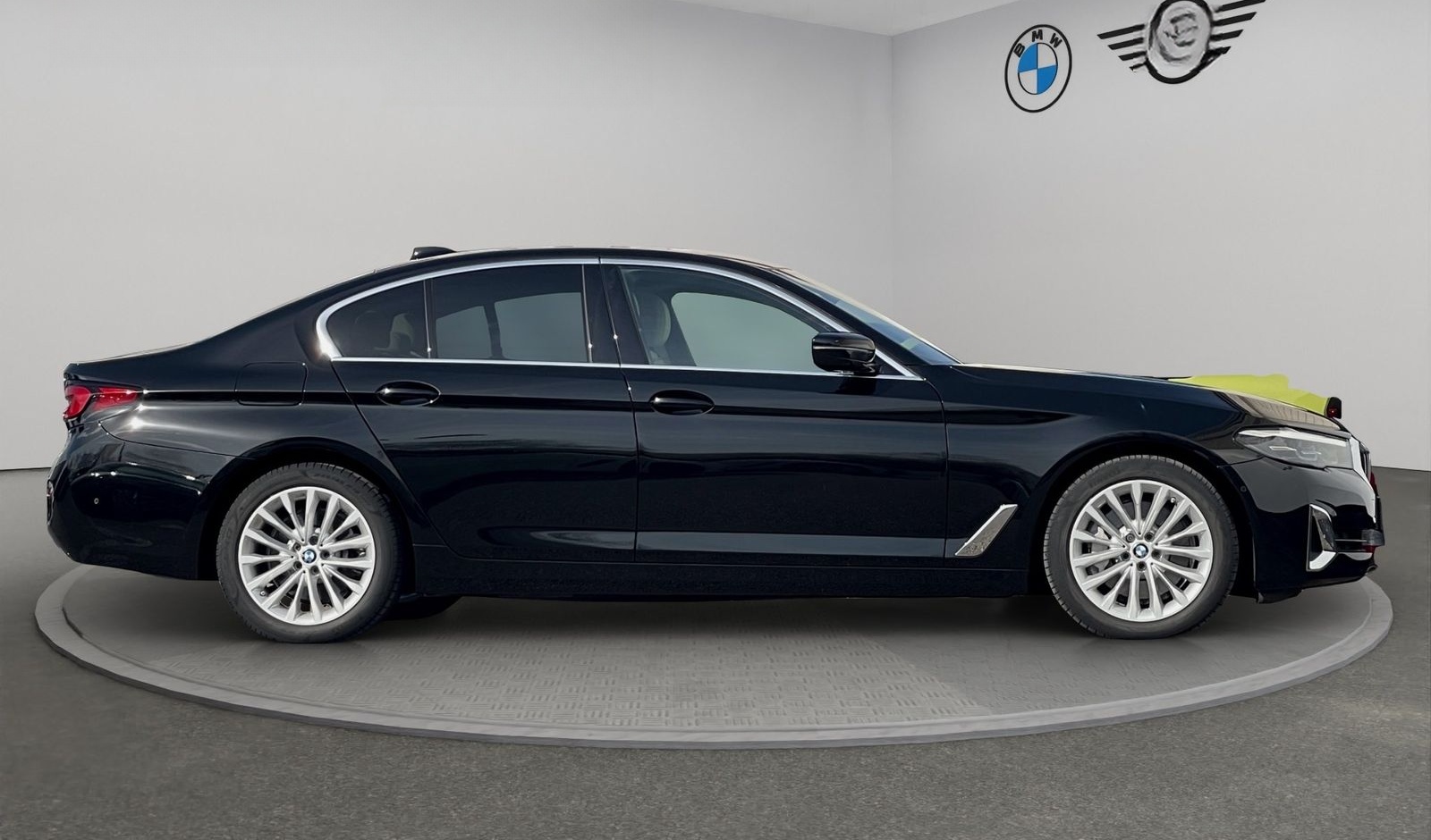 BMW 530i xDrive Limousine LUXURY LINE Leder Rückfahr foto 3