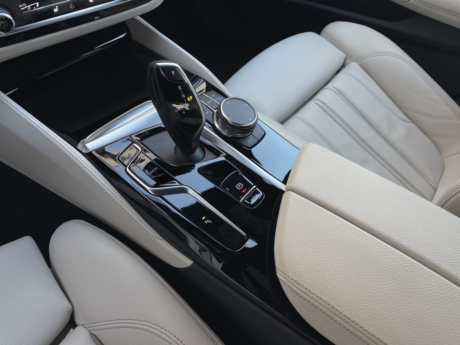 BMW 530i xDrive Limousine LUXURY LINE Leder Rückfahr foto 10