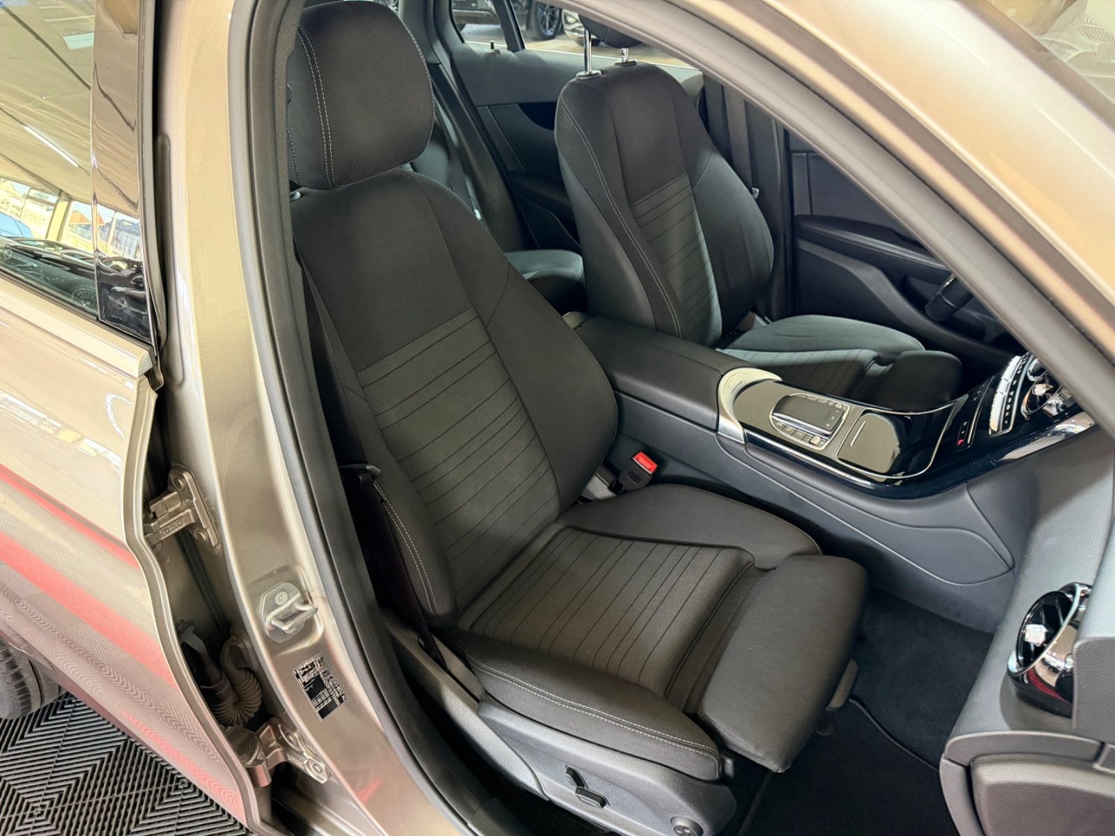 Mercedes-Benz GLC 220 d 4Matic*LED*KAMERA*APPLE CAR PLAY* foto 24