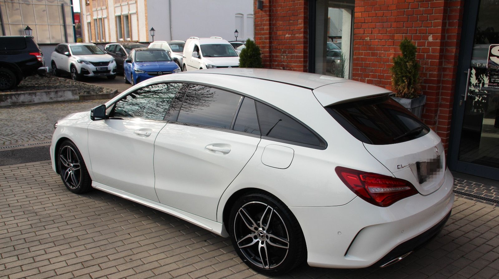 Mercedes-Benz CLA 220 Shooting Brake AMG-Line 4Matic foto 8