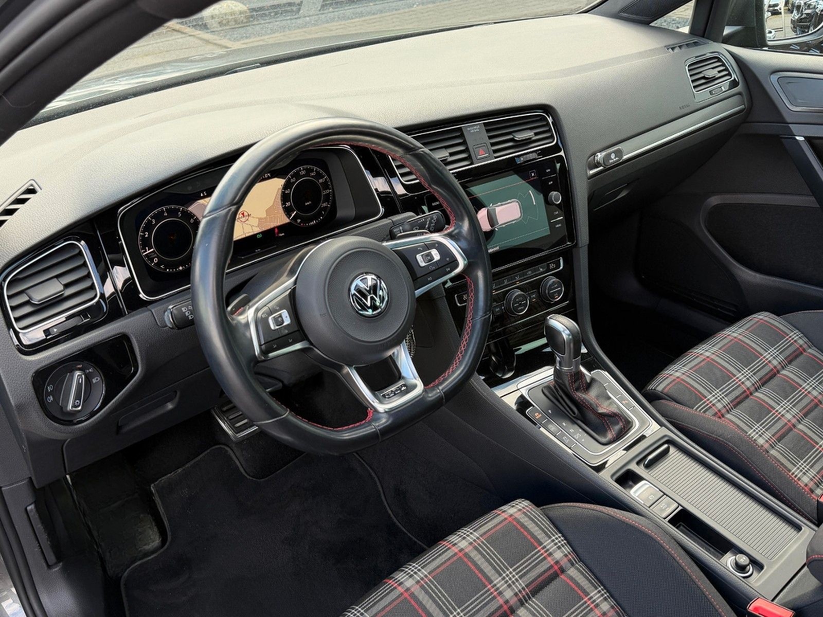 Volkswagen GTI Performance DSG*PANO*LED*VIRTUAL*ACC*KARO*19 foto 10