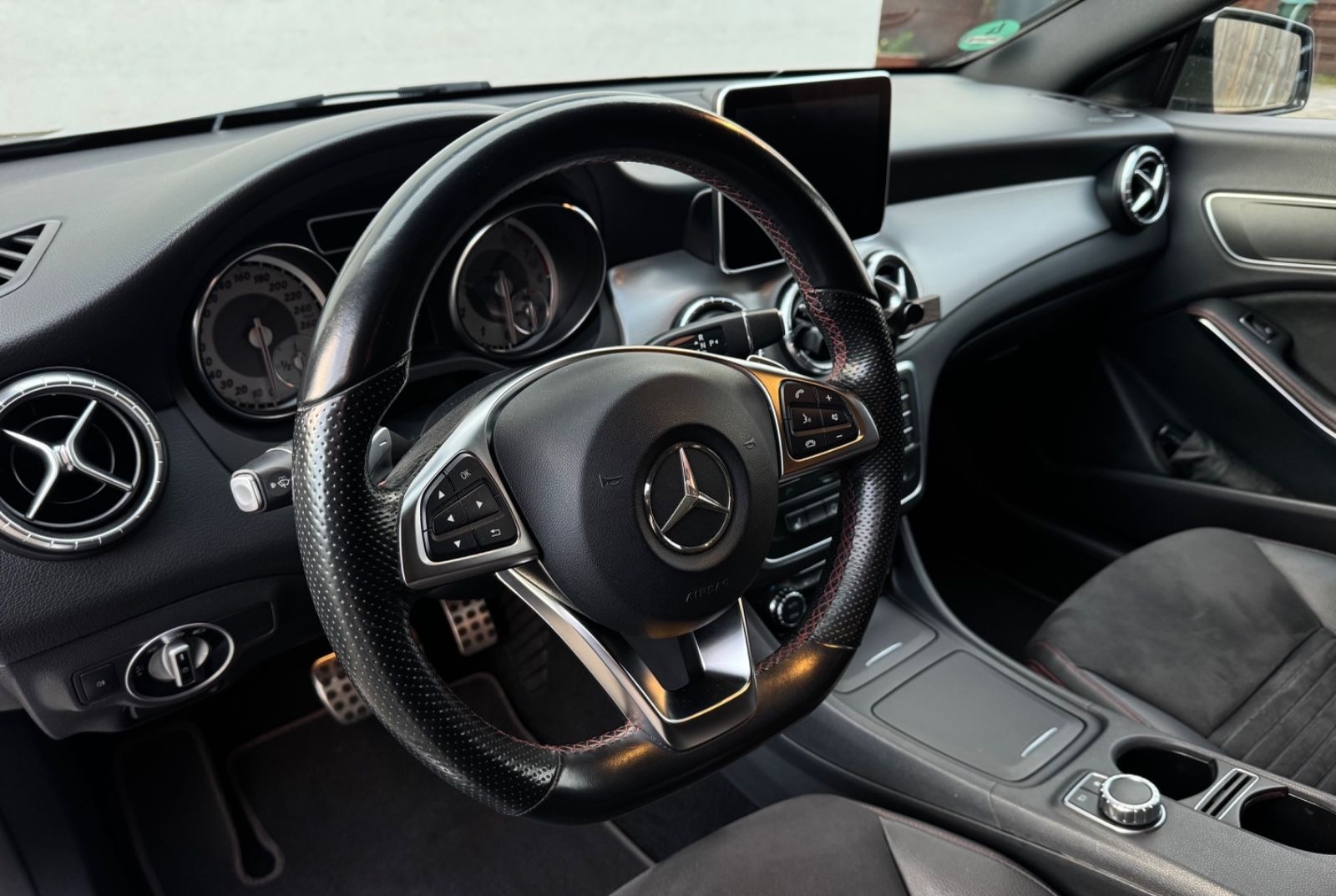 Mercedes-Benz CLA 200 Shooting Brake  AMG Line MB Scheckheft foto 11