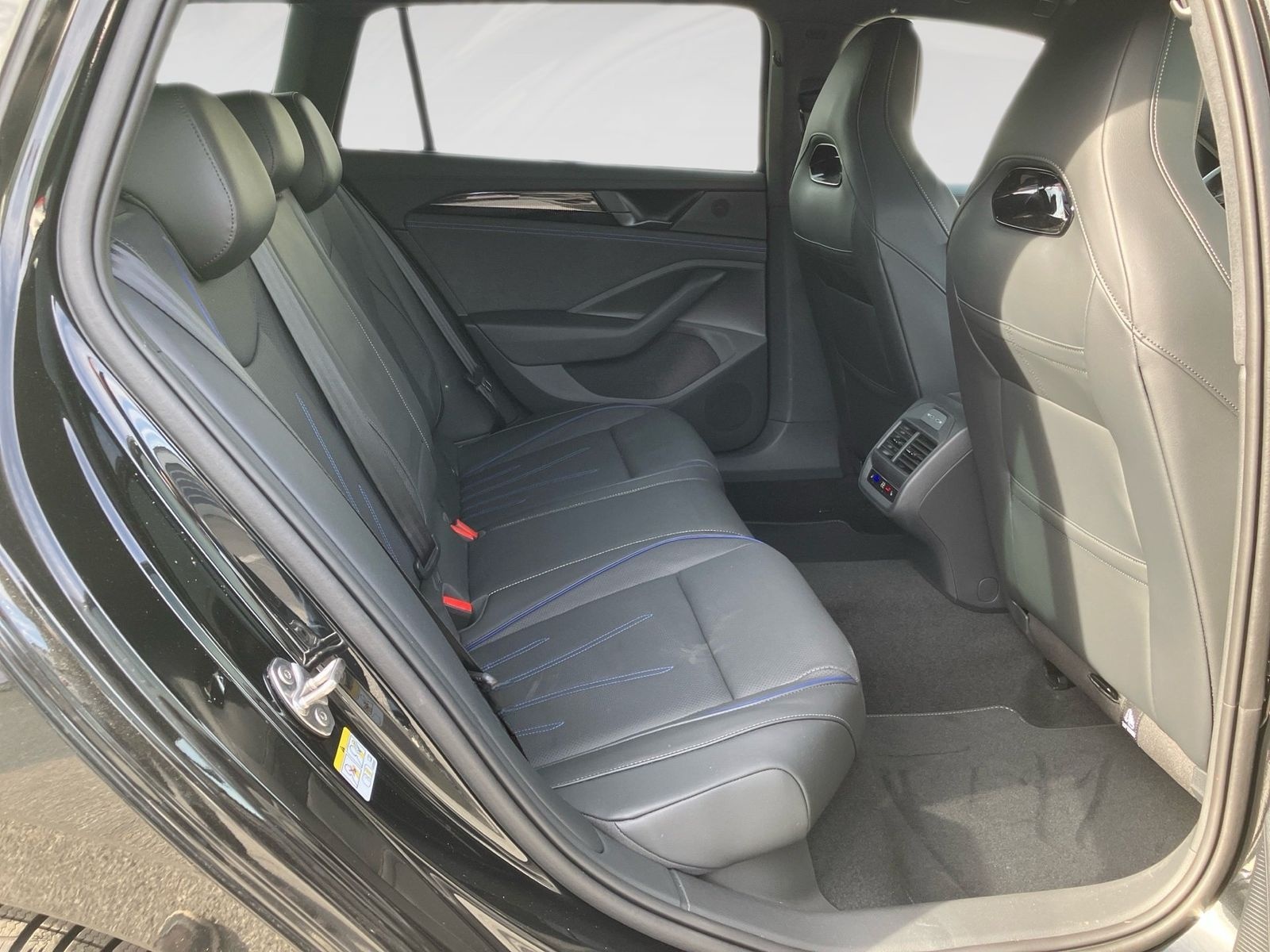 Volkswagen Passat Variant R-LINE SIGNATURE 2.0TDI 193PS 4M foto 10