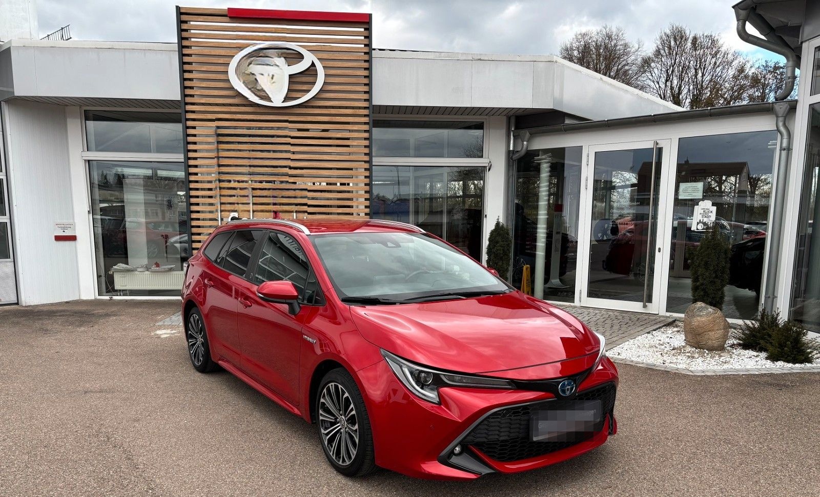 Toyota Corolla 2,0 Hybrid Team D Touring Sports Relax foto 2