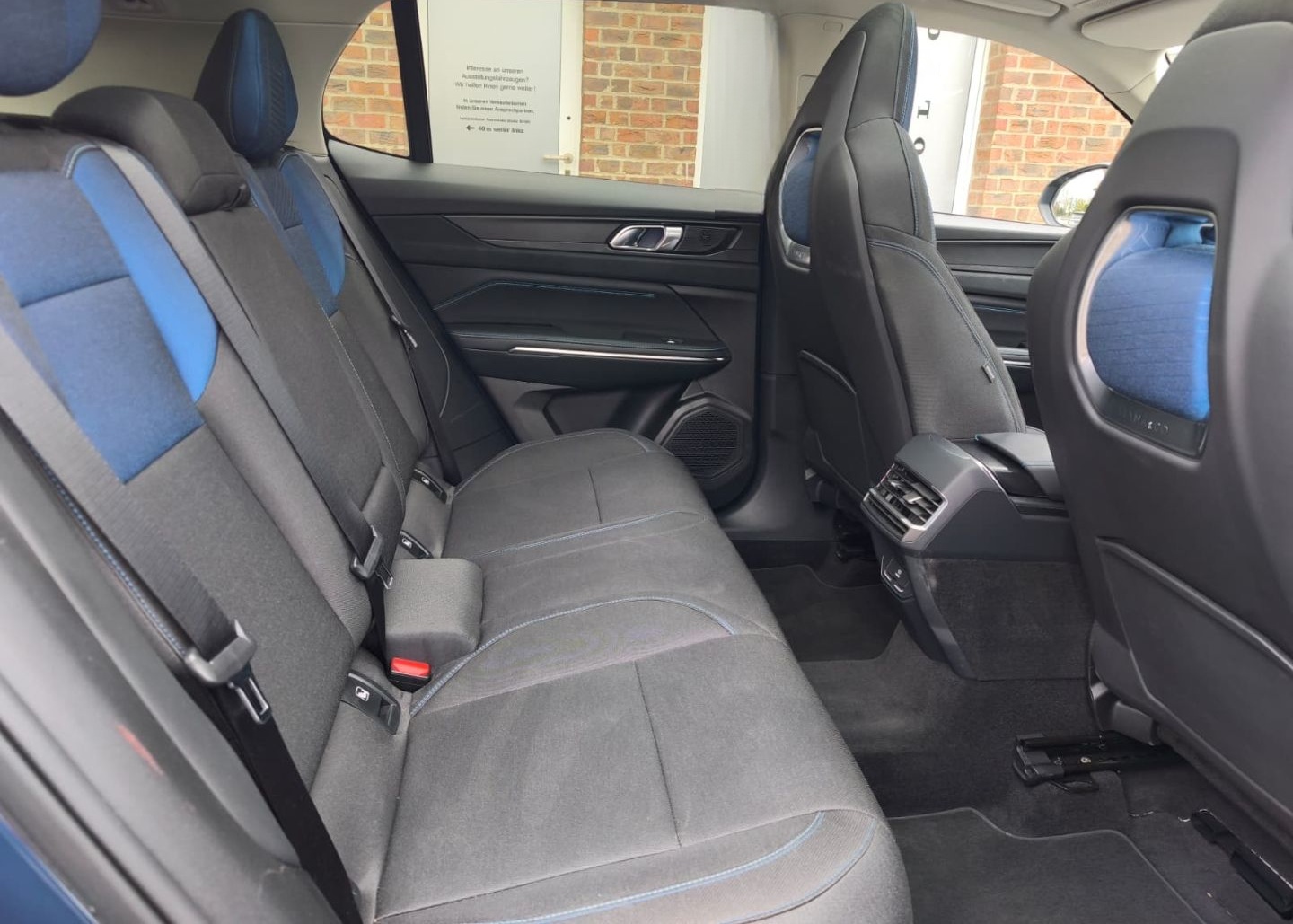 Lynk&Co 01 1.5 TD 192 kW PHEV El. Panodach Navi Digitale foto 17