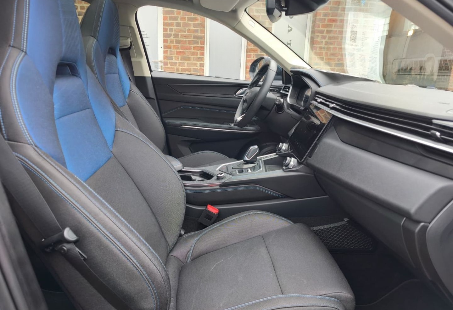 Lynk&Co 01 1.5 TD 192 kW PHEV El. Panodach Navi Digitale foto 18