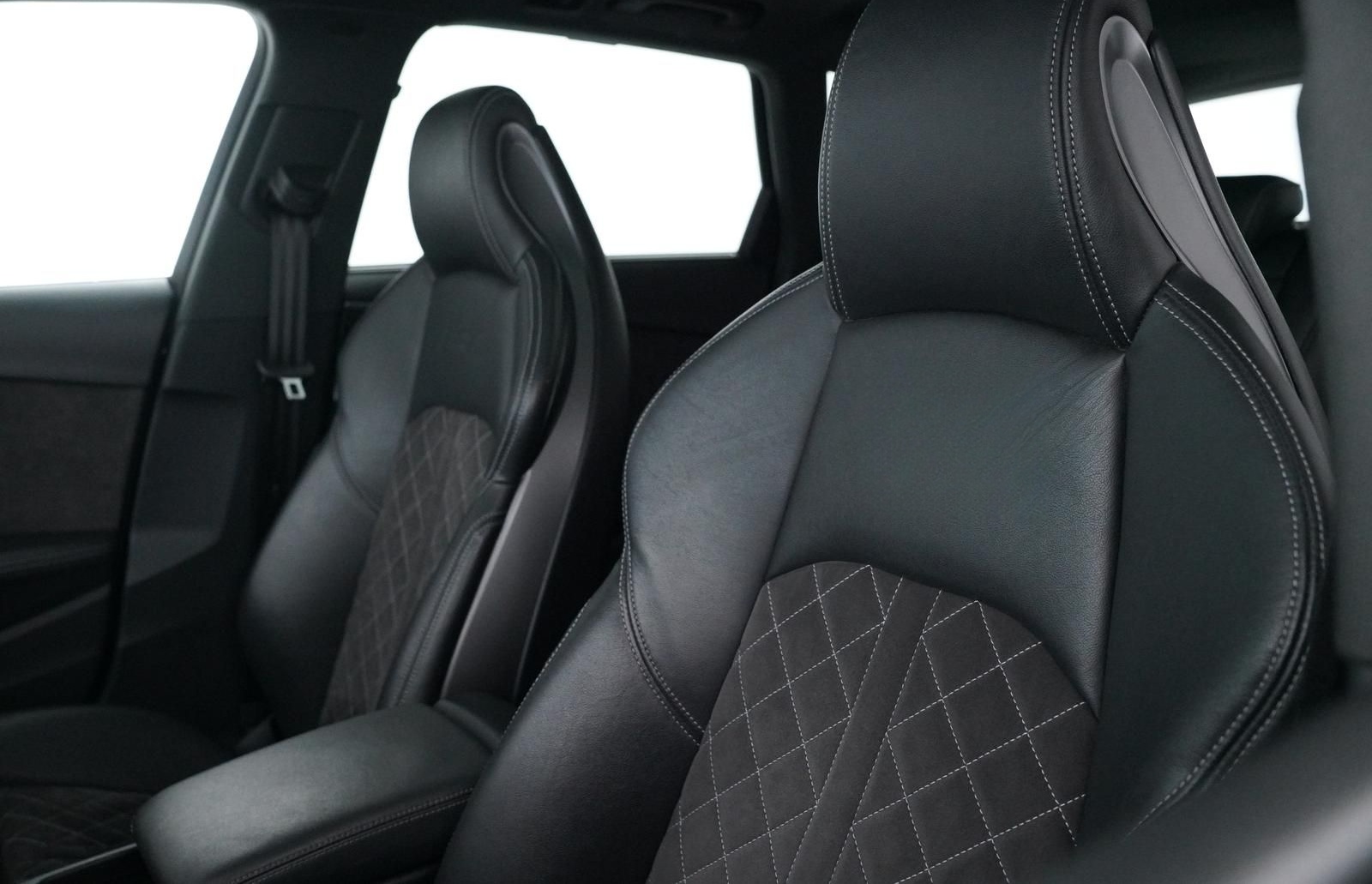 Audi RS4 AVANT 2.9TFSI QUATTRO CARBON --ALL BLACK-- foto 12