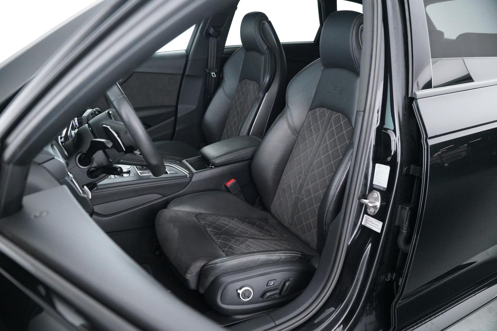 Audi RS4 AVANT 2.9TFSI QUATTRO CARBON --ALL BLACK-- foto 9