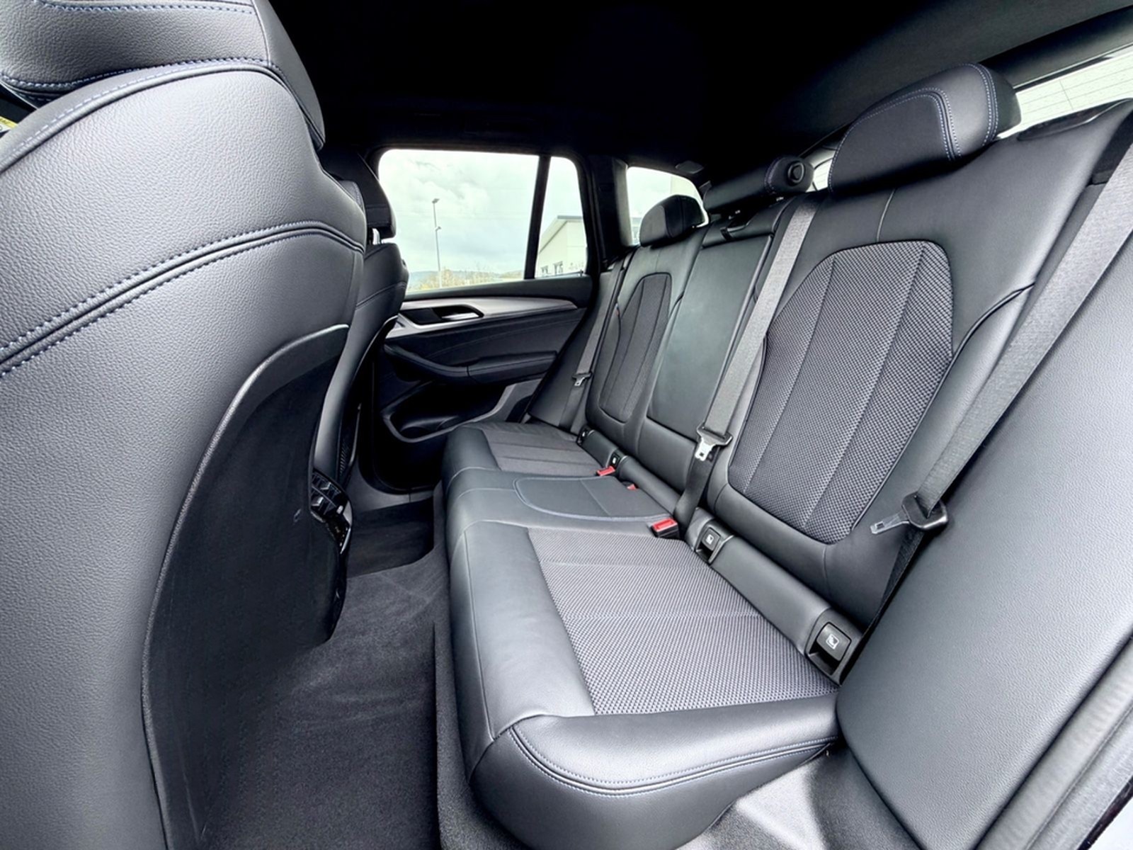 BMW X3 xDrive 20d M Sport Paket /LED/ACC/HUD/CAM/AHK foto 15