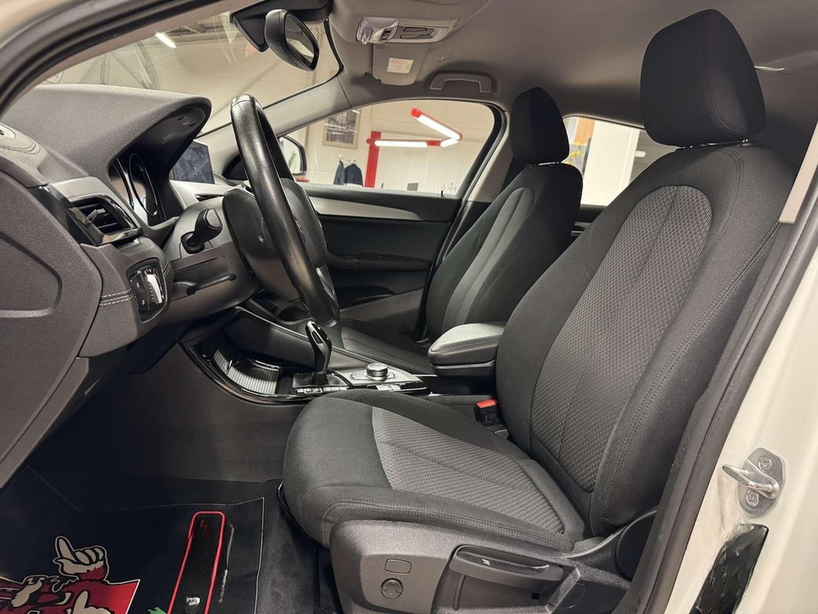 BMW xDrive 20i /LED/Navi/Ahk/VZE/Park-Ass foto 13