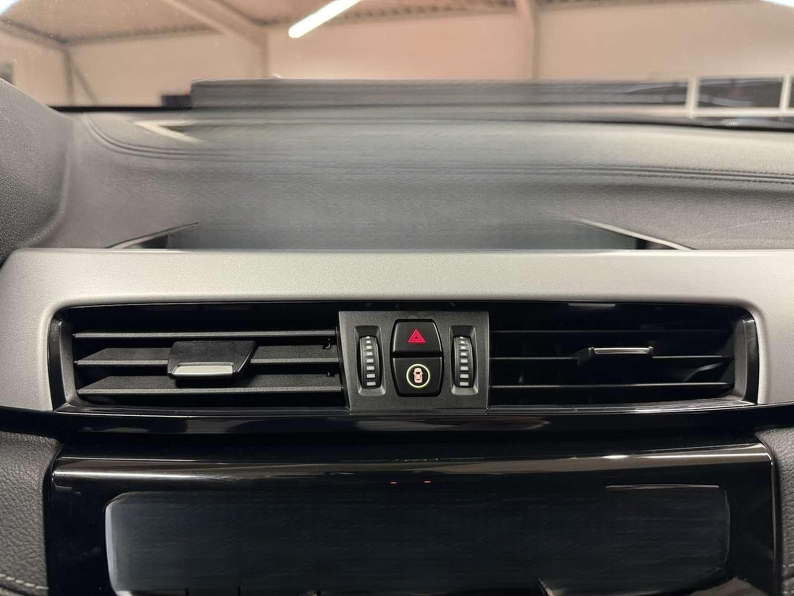 BMW xDrive 20i /LED/Navi/Ahk/VZE/Park-Ass foto 17