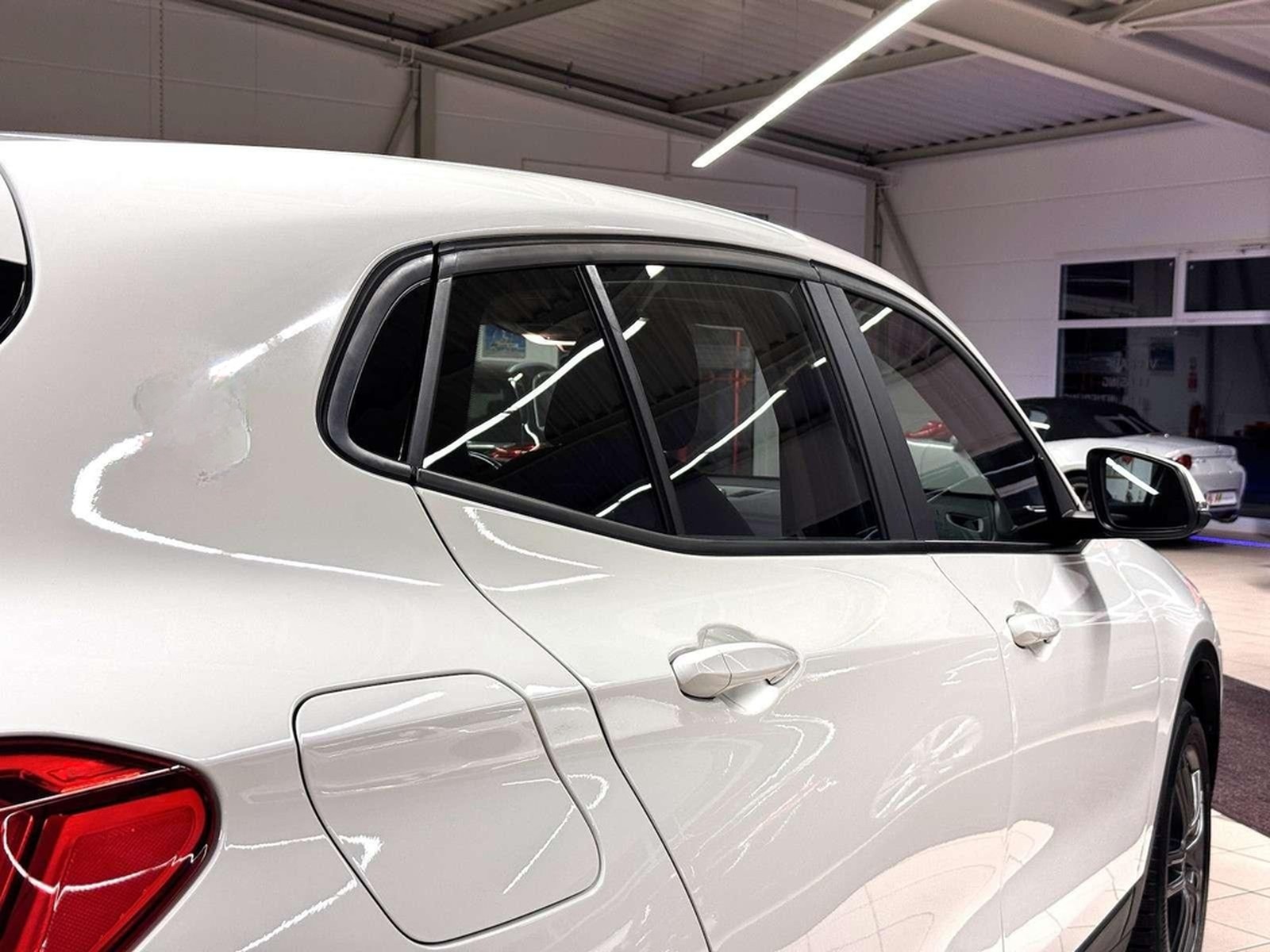BMW xDrive 20i /LED/Navi/Ahk/VZE/Park-Ass foto 6
