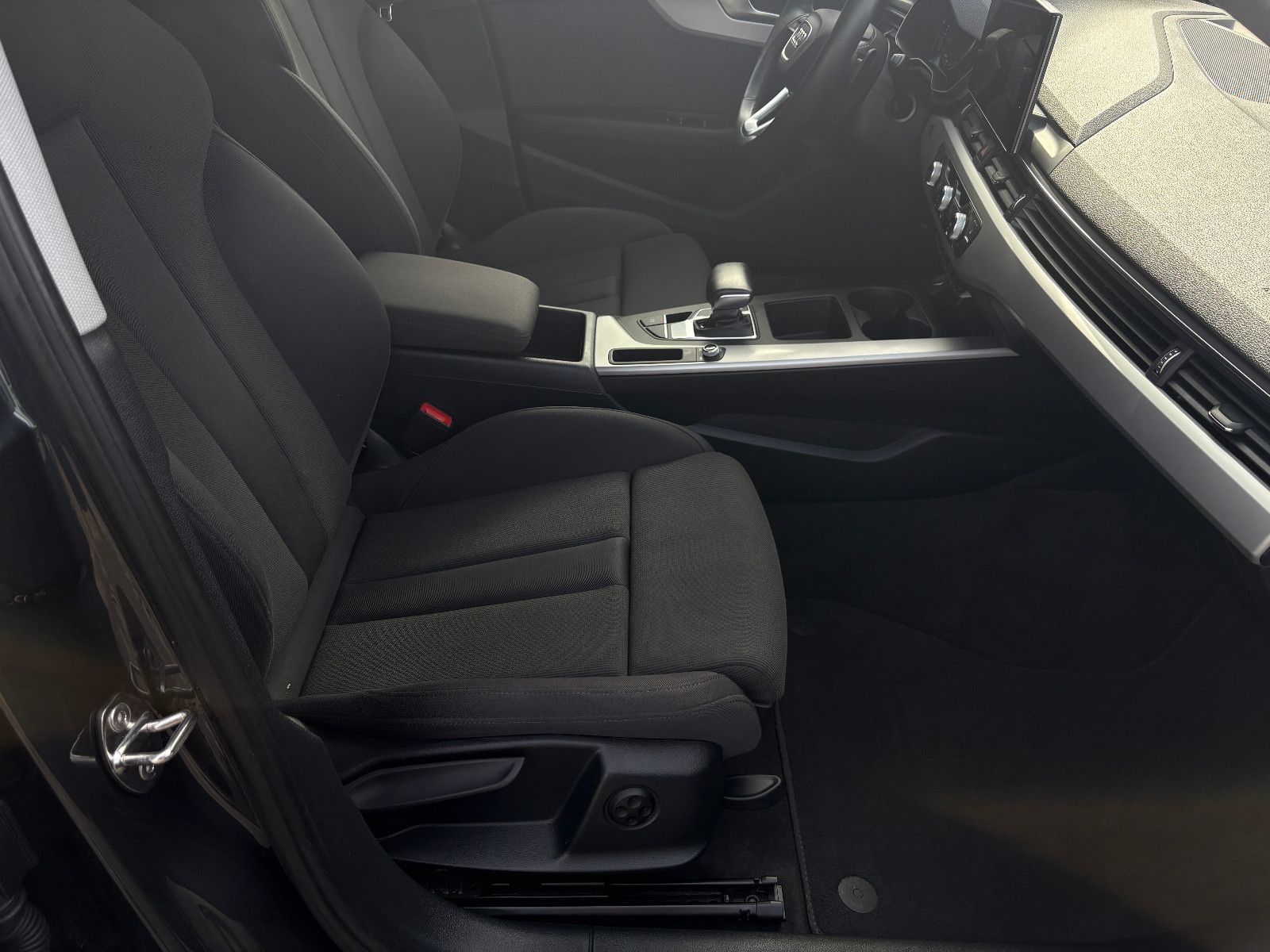 Audi A4 Avant 35 TDI advanced 1. Hand 8fach bereift foto 12