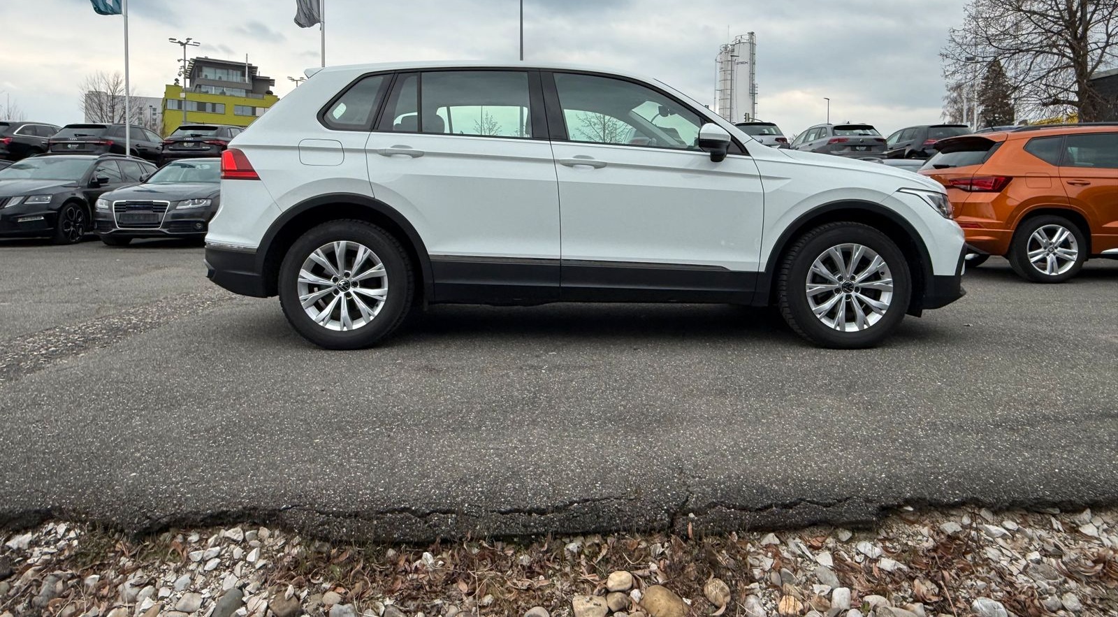 Volkswagen Tiguan 2.0 TDI AHK PDC LED KLIMA 17" foto 4