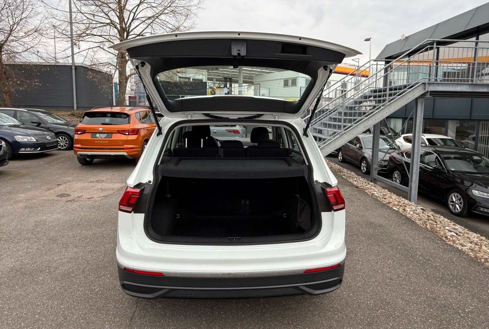 Volkswagen Tiguan 2.0 TDI AHK PDC LED KLIMA 17" foto 7