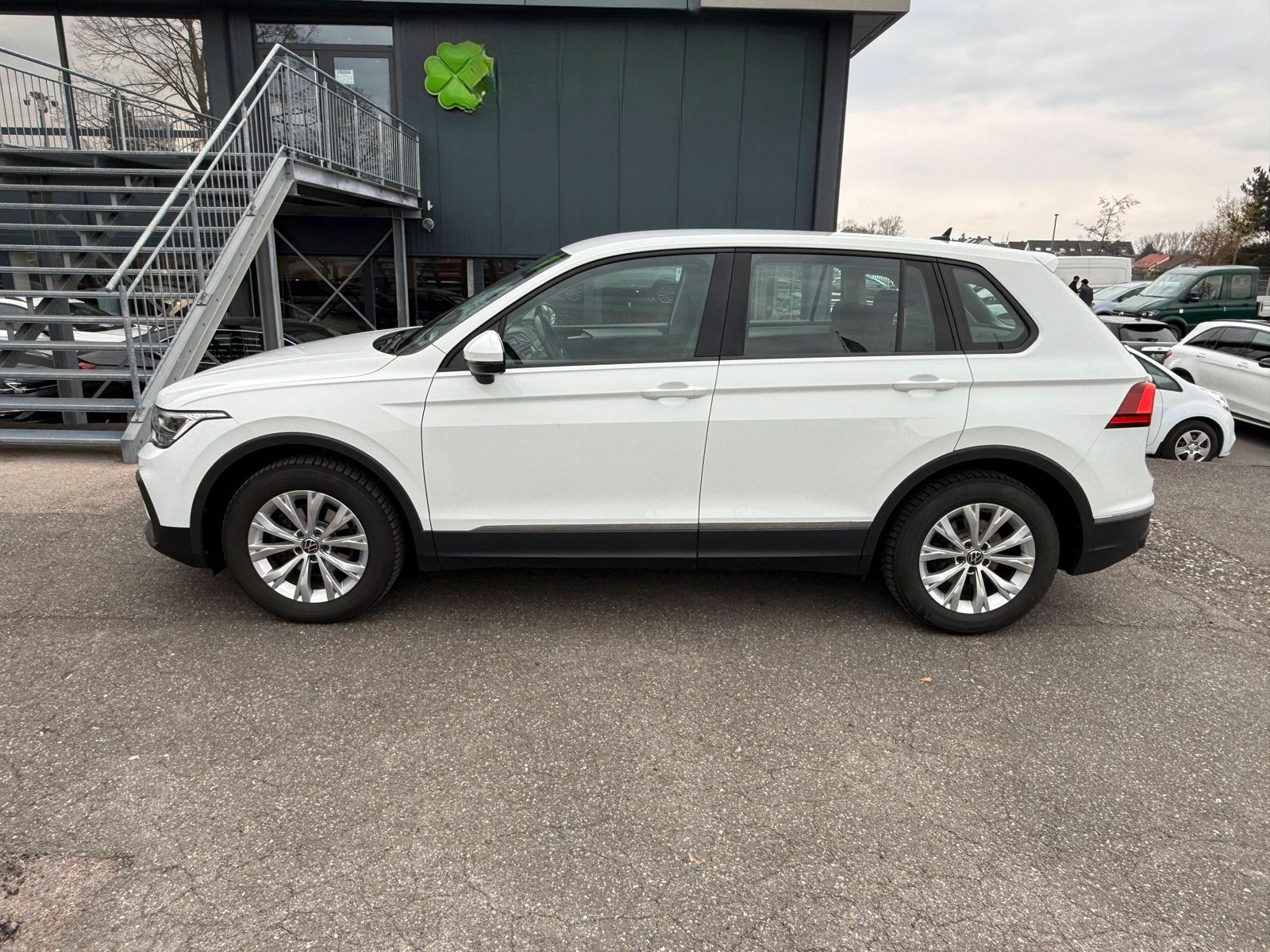 Volkswagen Tiguan 2.0 TDI AHK PDC LED KLIMA 17" foto 8