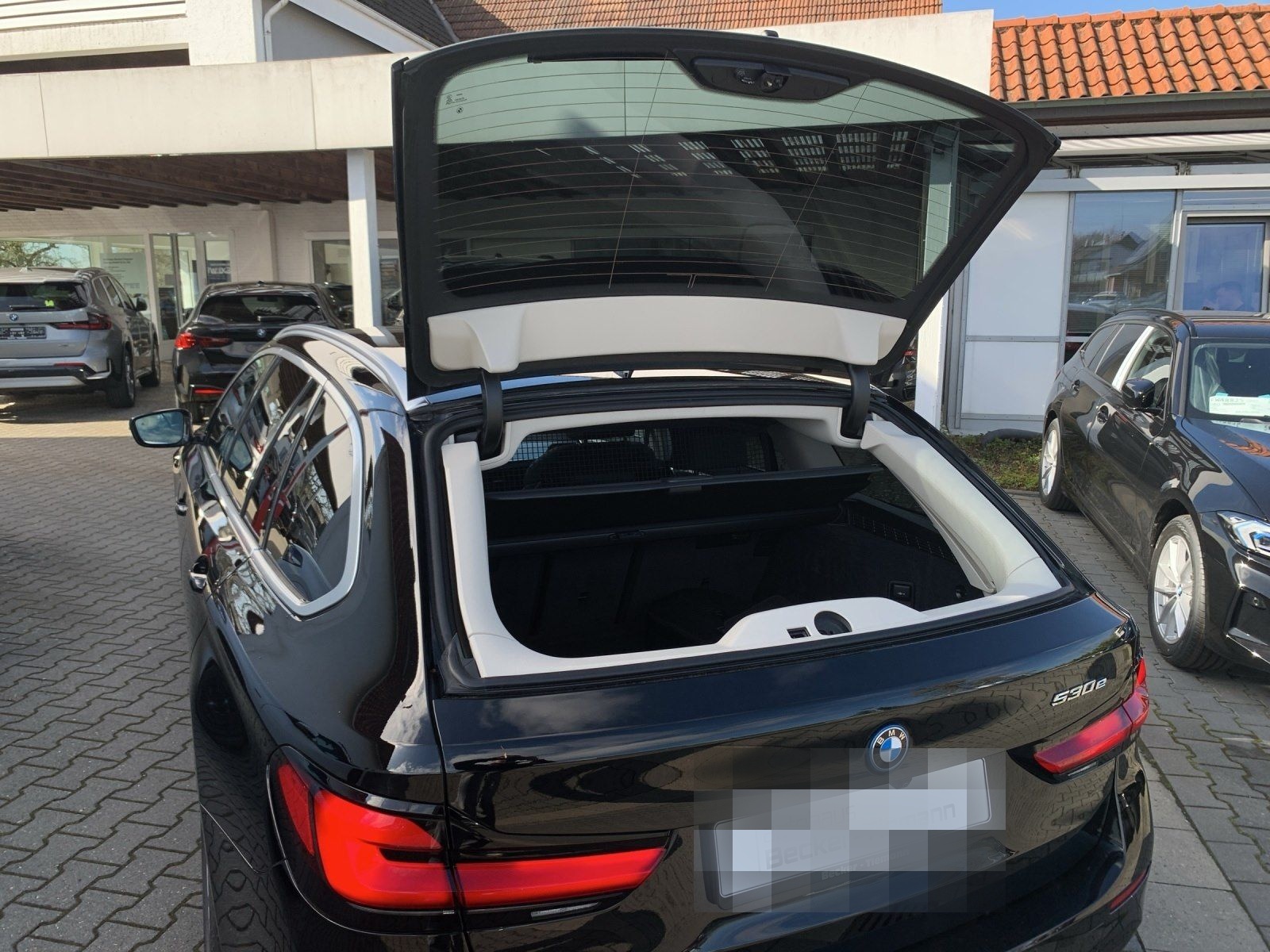 BMW 530e Touring *AHK*NAVI*LED*DRIVING ASSIST.*KAMER foto 16