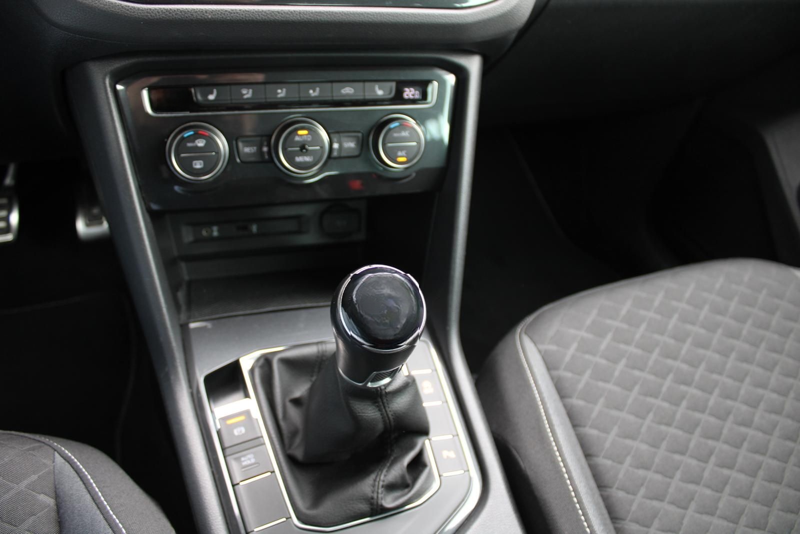 Volkswagen Tiguan 2.0 TDI R-LINE *Navi*LED*ACC*PDC*Sitzh.* foto 17