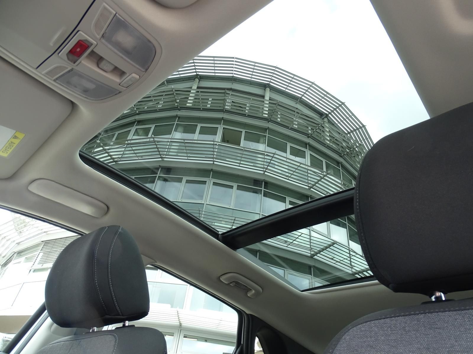 Hyundai i30 1.5 TGDi 48V 6-MT Edition 30+ PANO/NAVI/LED/ foto 19