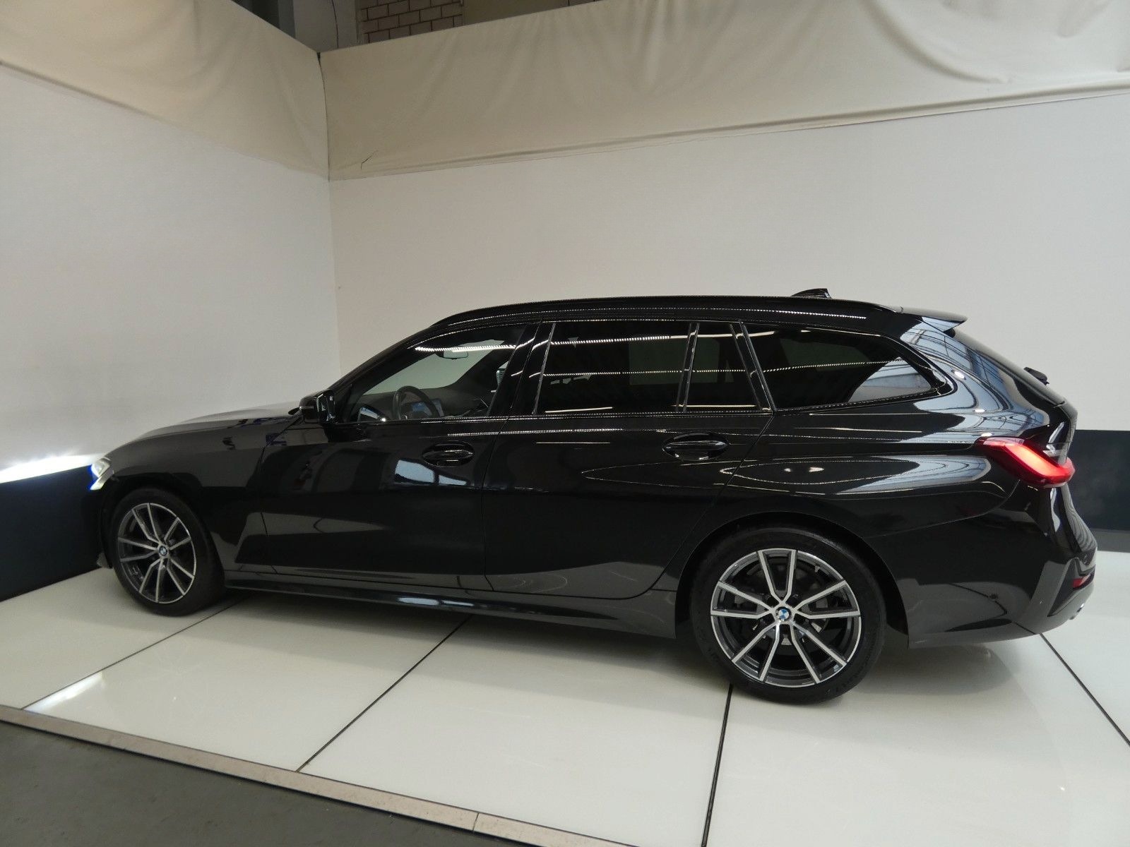 BMW 318 d Sport Line*Live Cockpit*LED*LM 18-Zoll foto 16