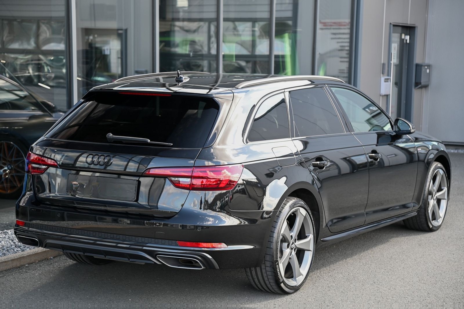 Audi A4 Avant 40 TFSI S line Navi* LED* AHK* 19 Zoll* foto 4