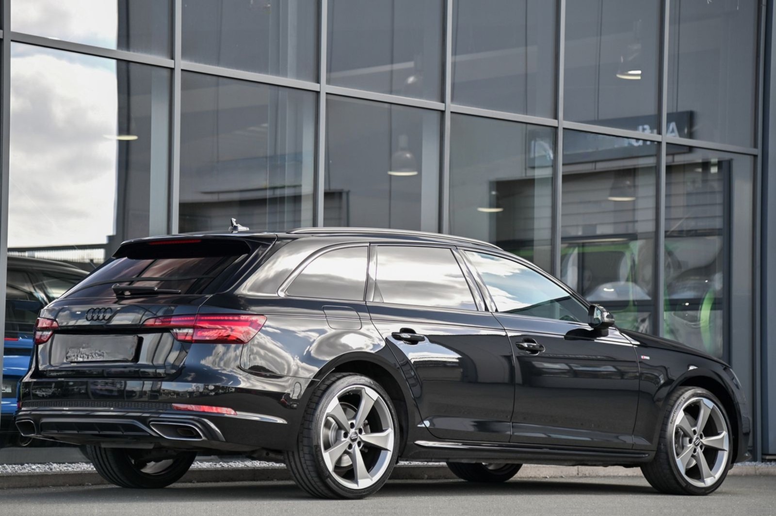 Audi A4 Avant 40 TFSI S line Navi* LED* AHK* 19 Zoll* foto 32